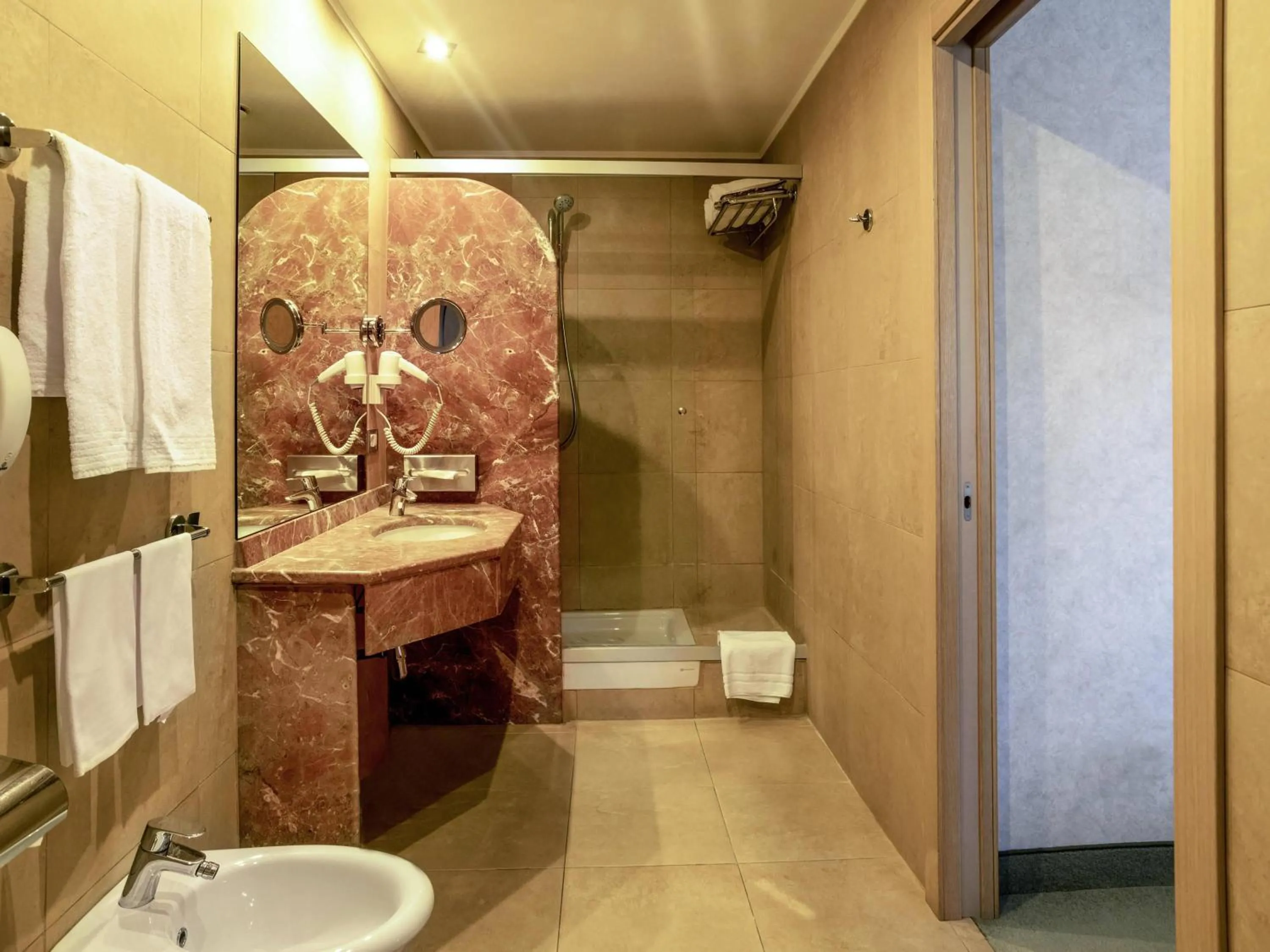 Bedroom in Mercure Roma West