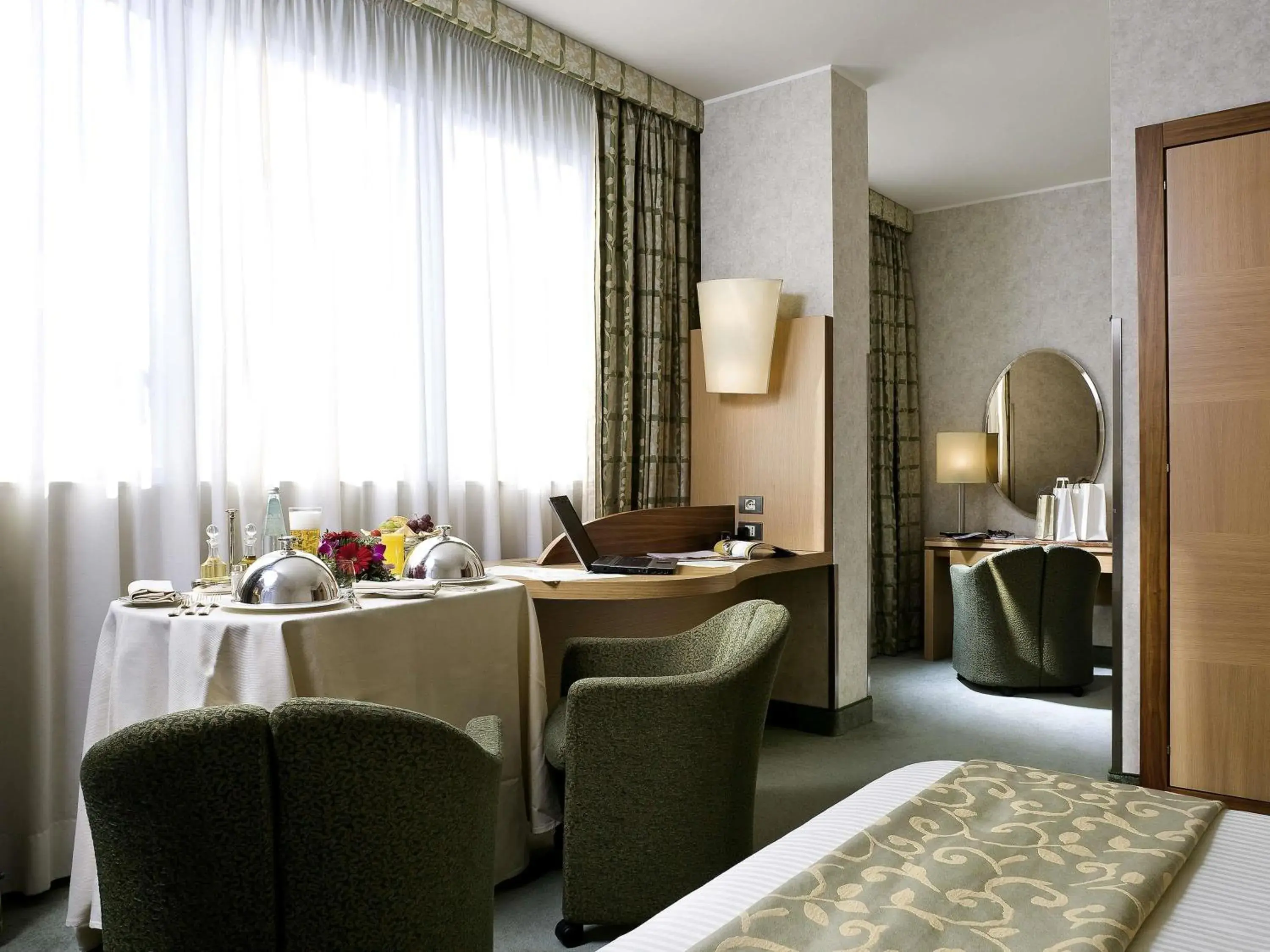 Superior Double Room in Mercure Roma West Superior Double Room in Mercure Roma West