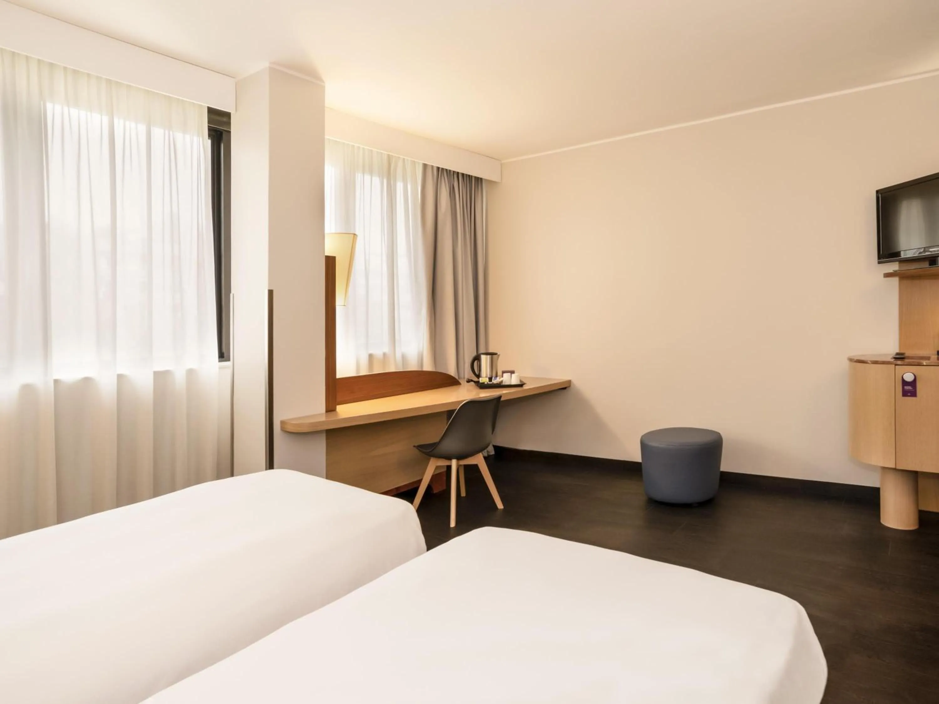Bedroom, Bed in Mercure Roma West