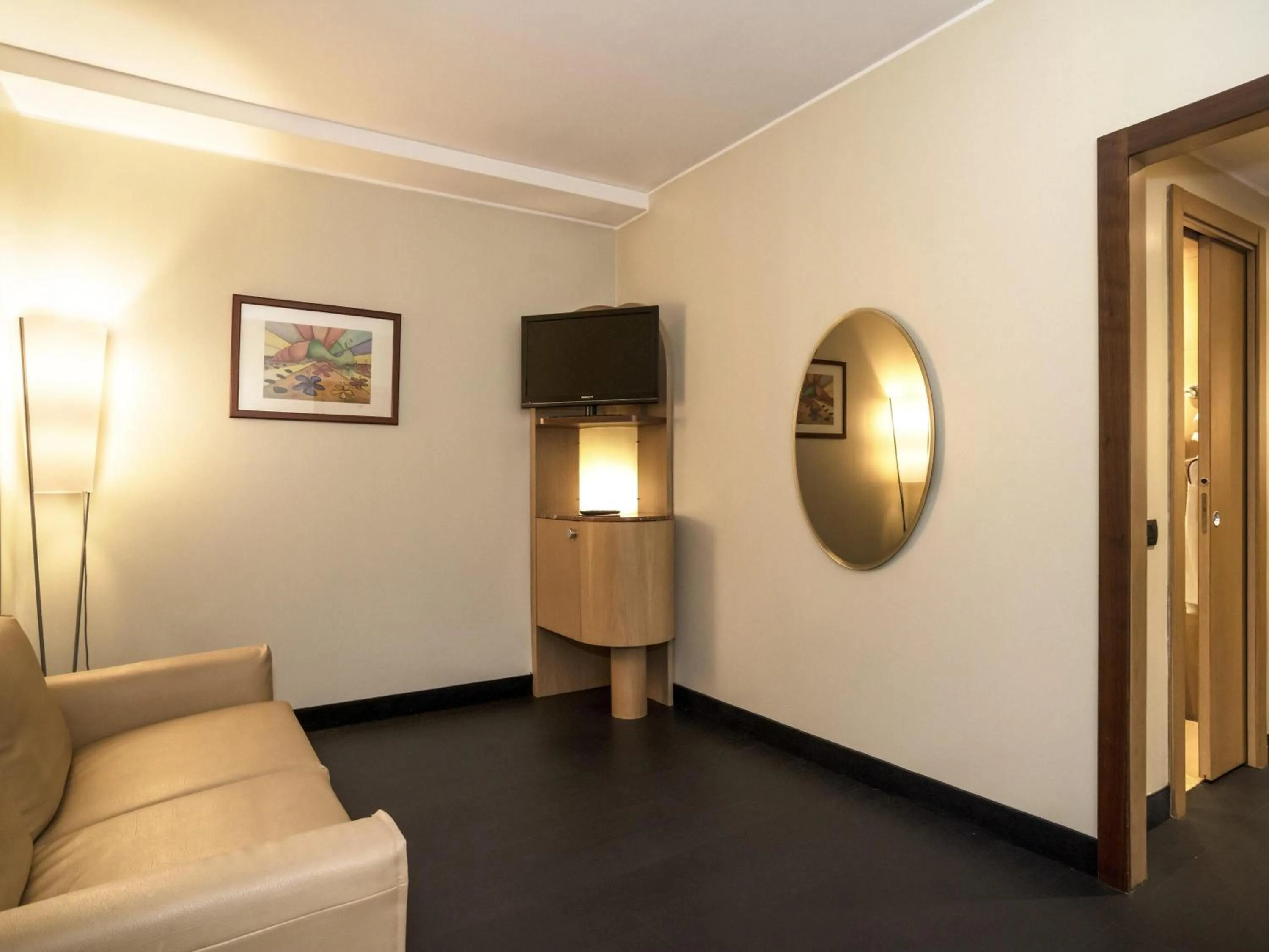 Bedroom in Mercure Roma West
