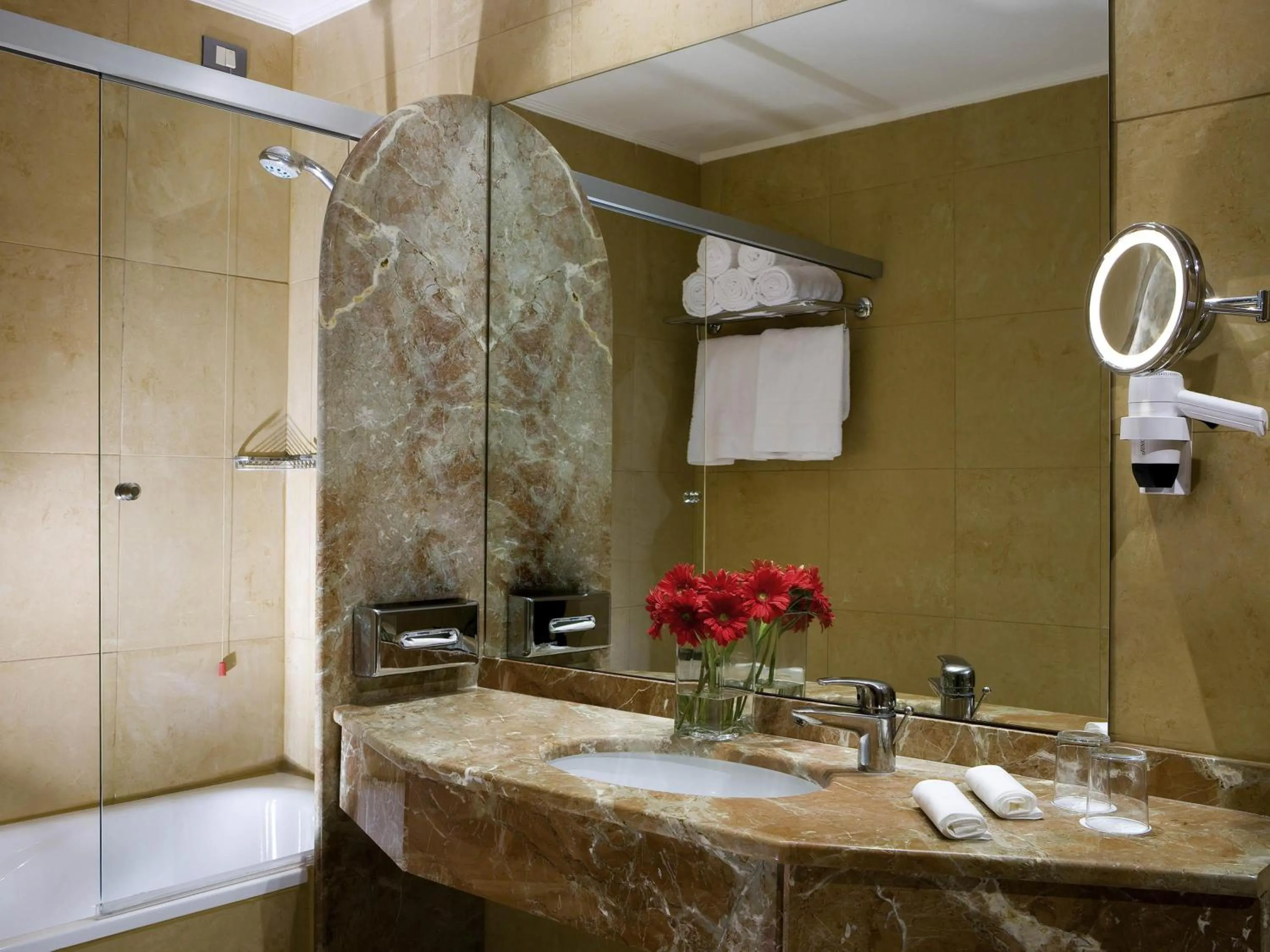 Bedroom in Mercure Roma West