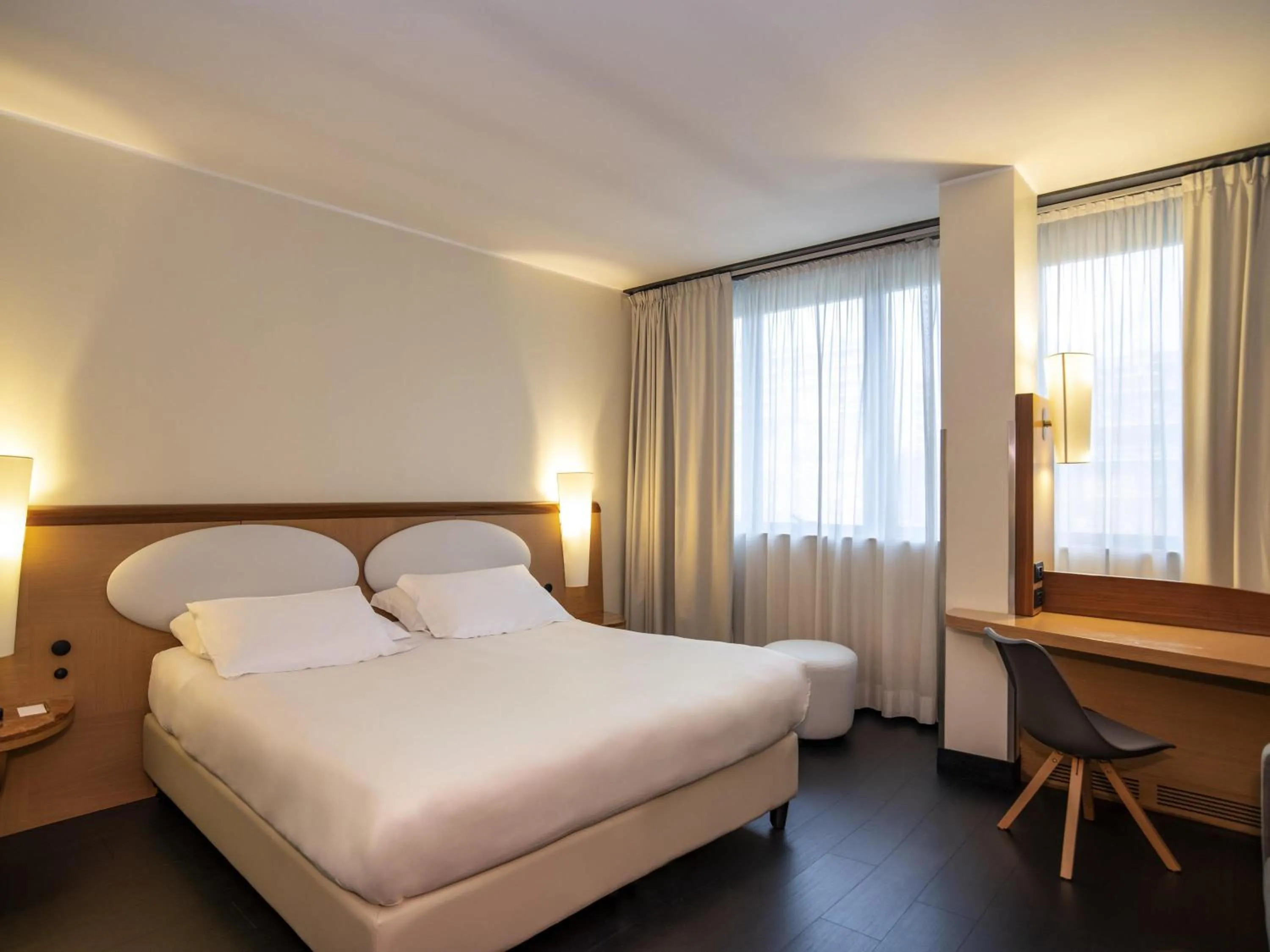 Bedroom, Bed in Mercure Roma West