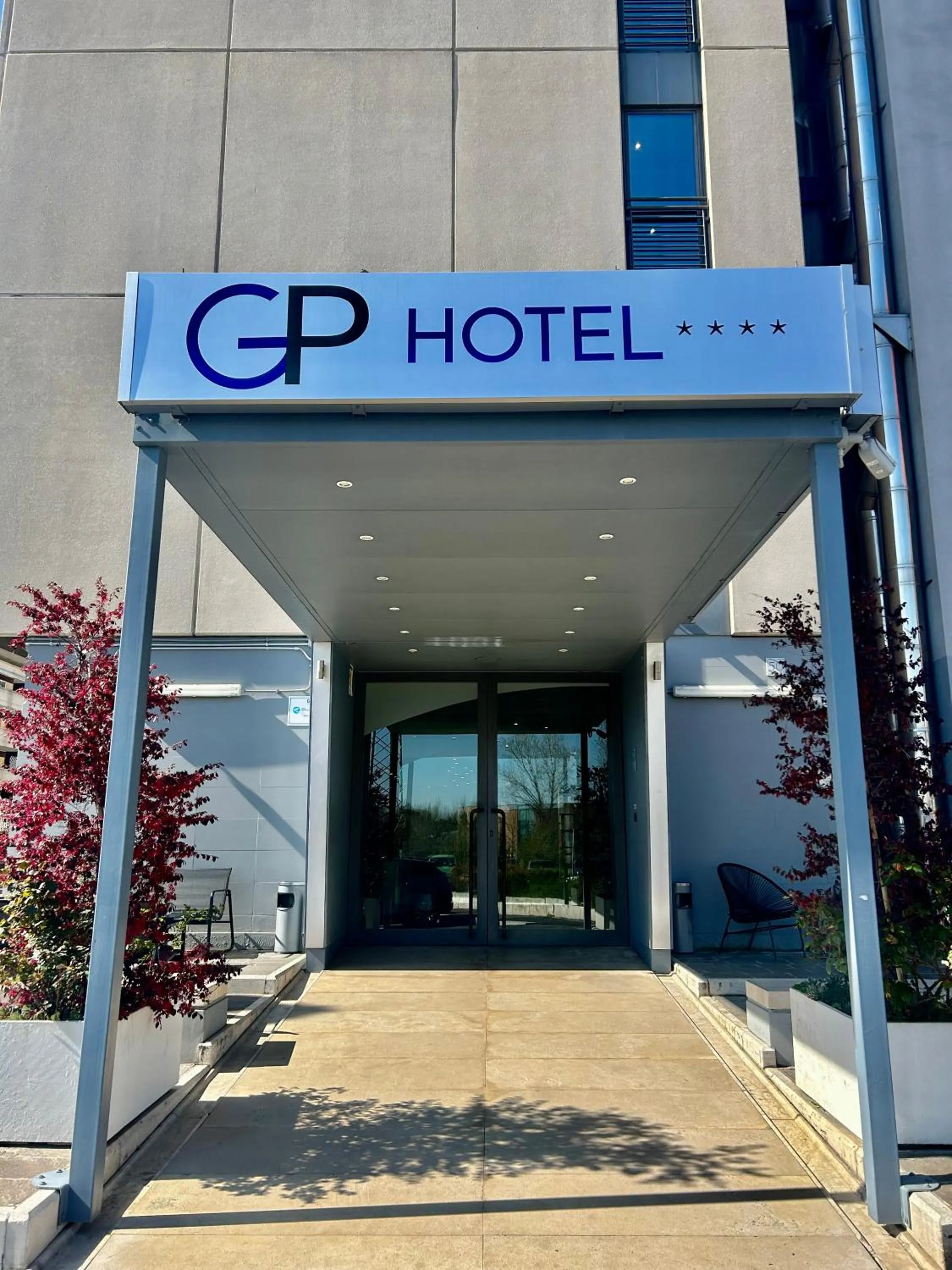 Facade/entrance in GP Hotel