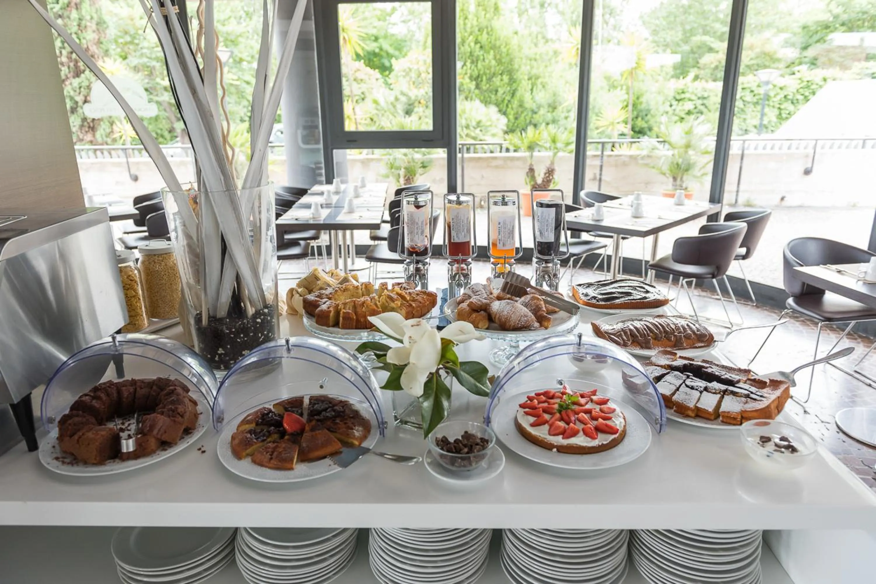 Buffet breakfast in Sotel Nomentana Roma