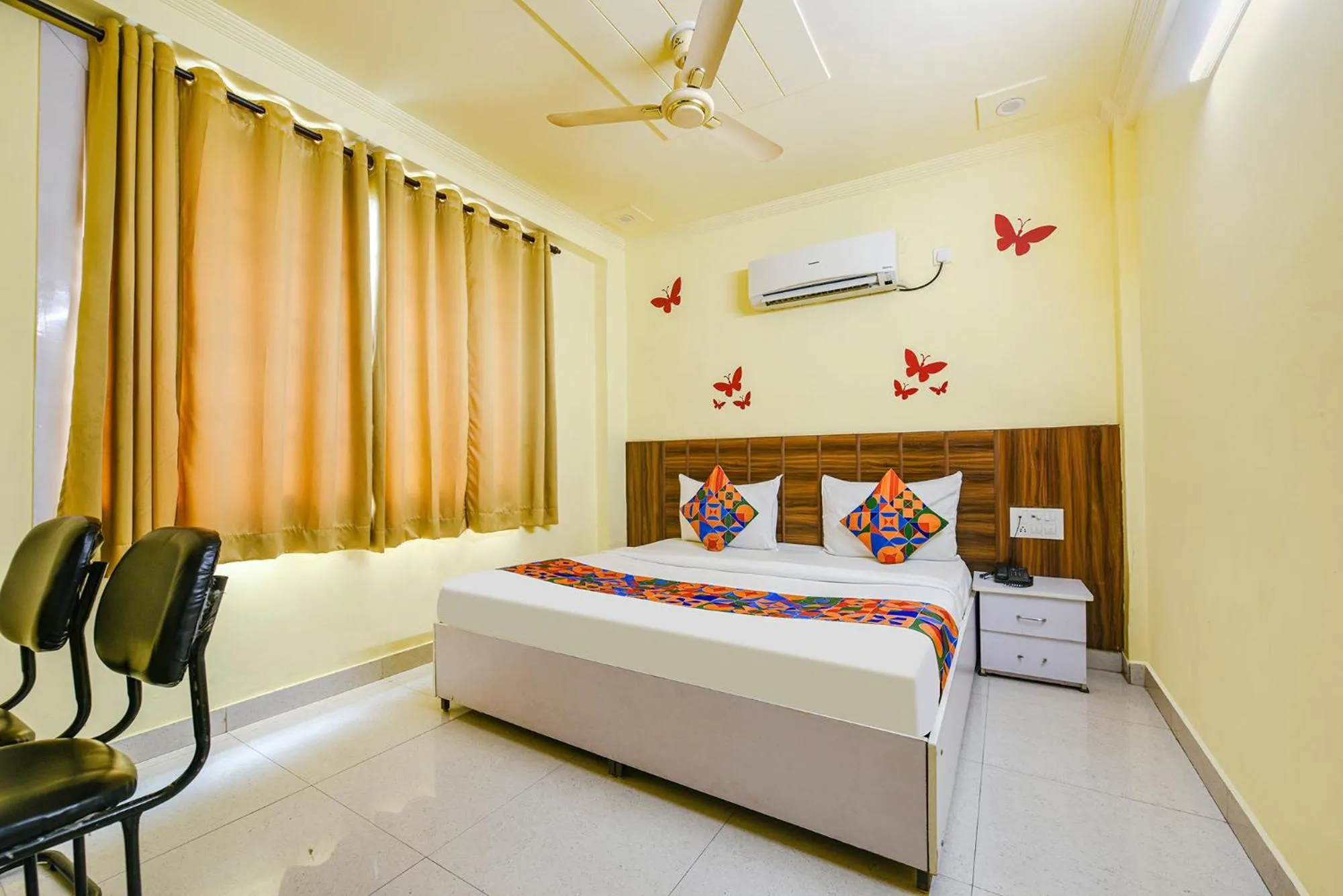 Bed in FabHotel Ishtara Auberge - Nr Yashobhoomi Convention Centre