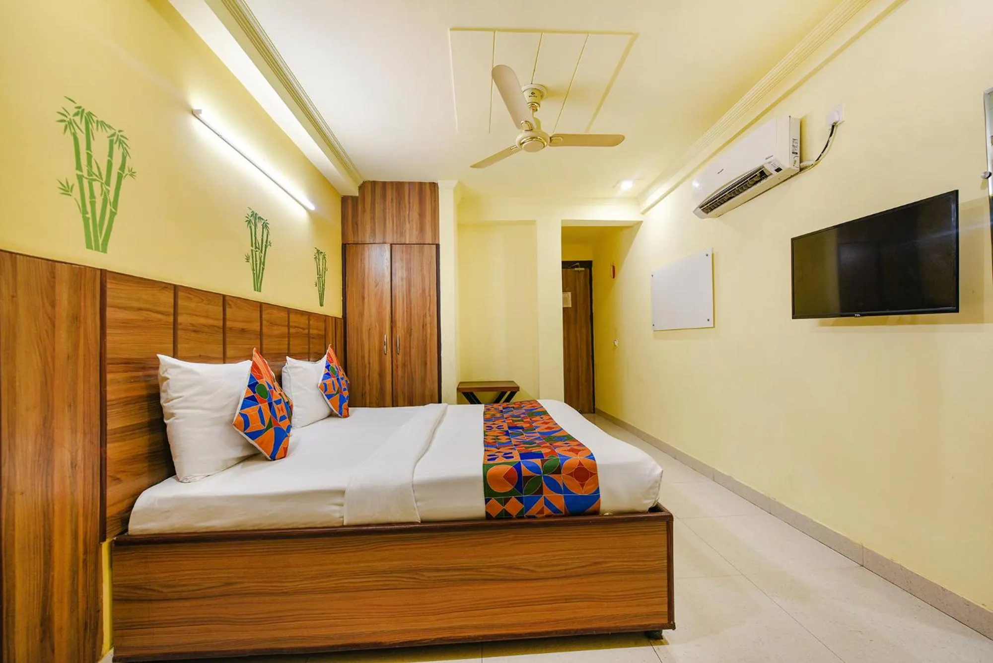 Bed in FabHotel Ishtara Auberge - Nr Yashobhoomi Convention Centre