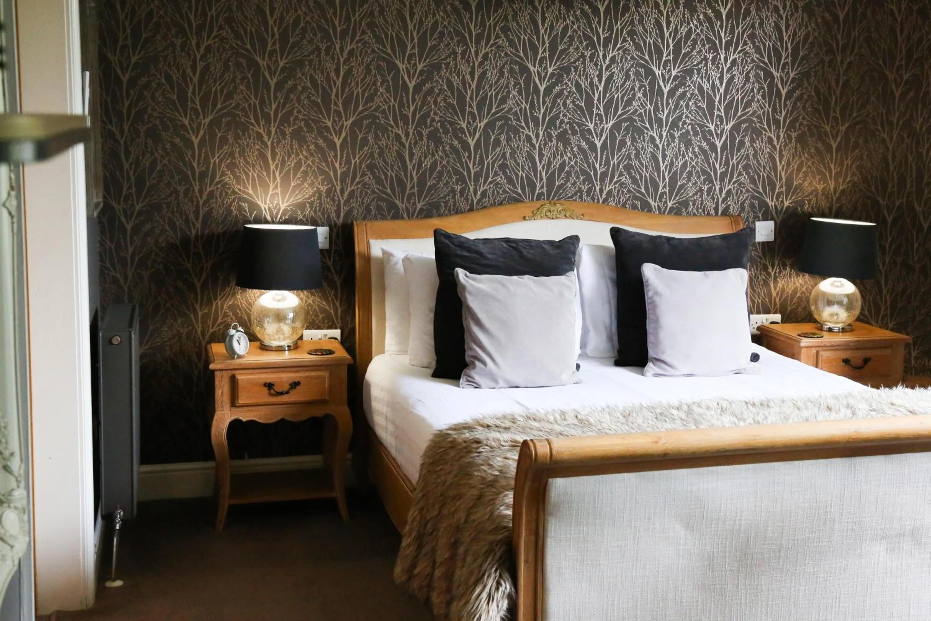 Bed in The Charlton Arms