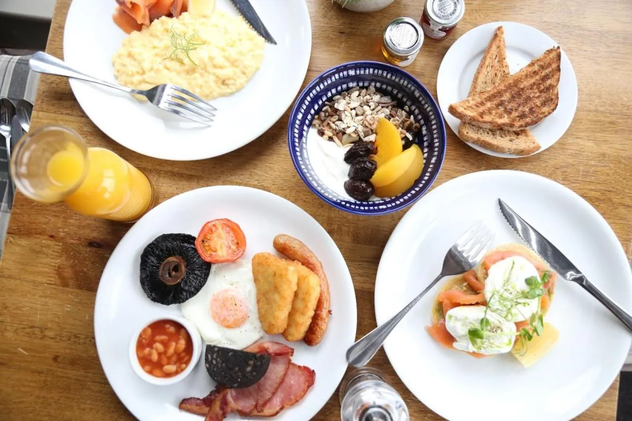 Breakfast in The Charlton Arms