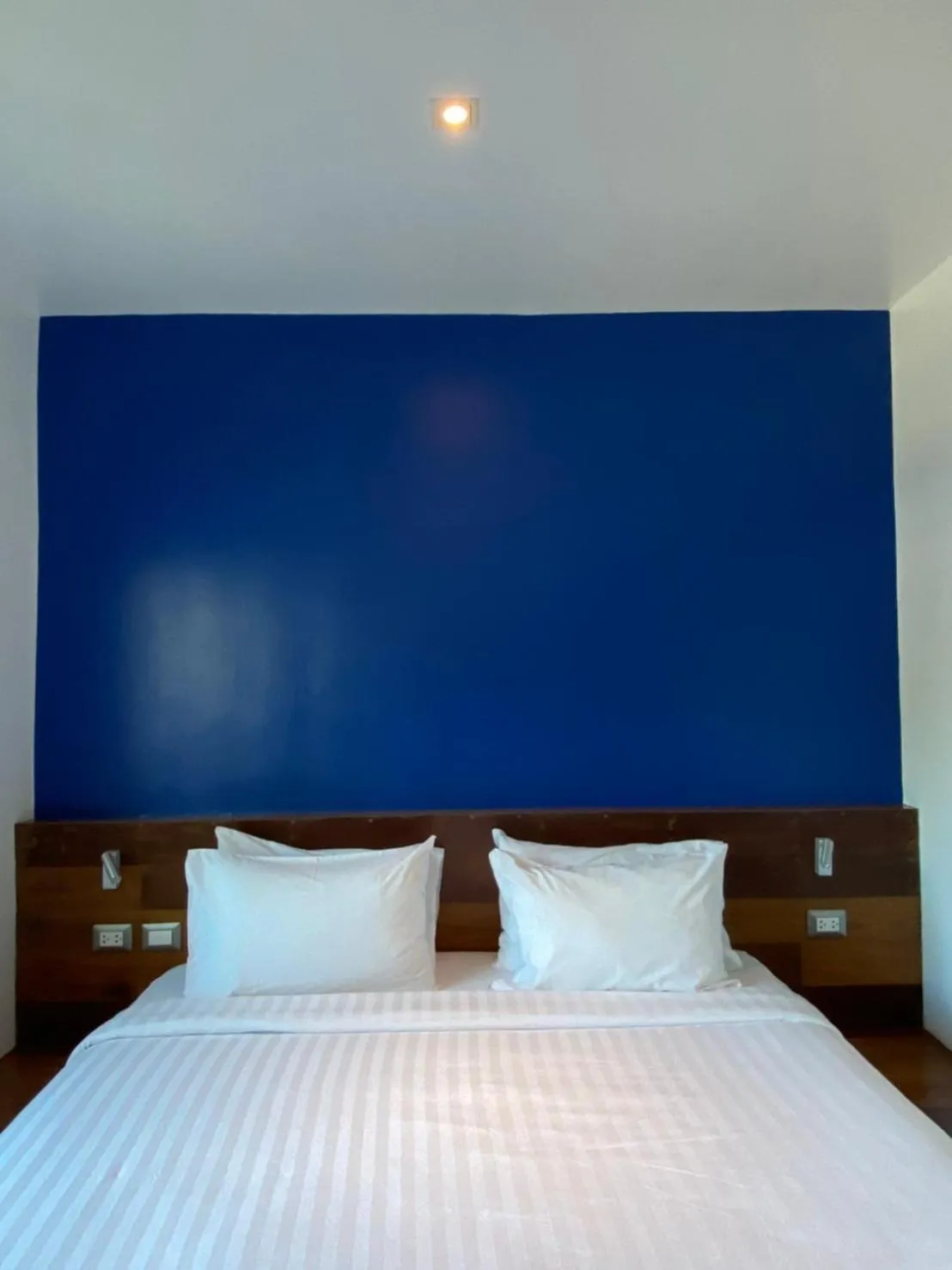 Bed in TATATA Koh Tao