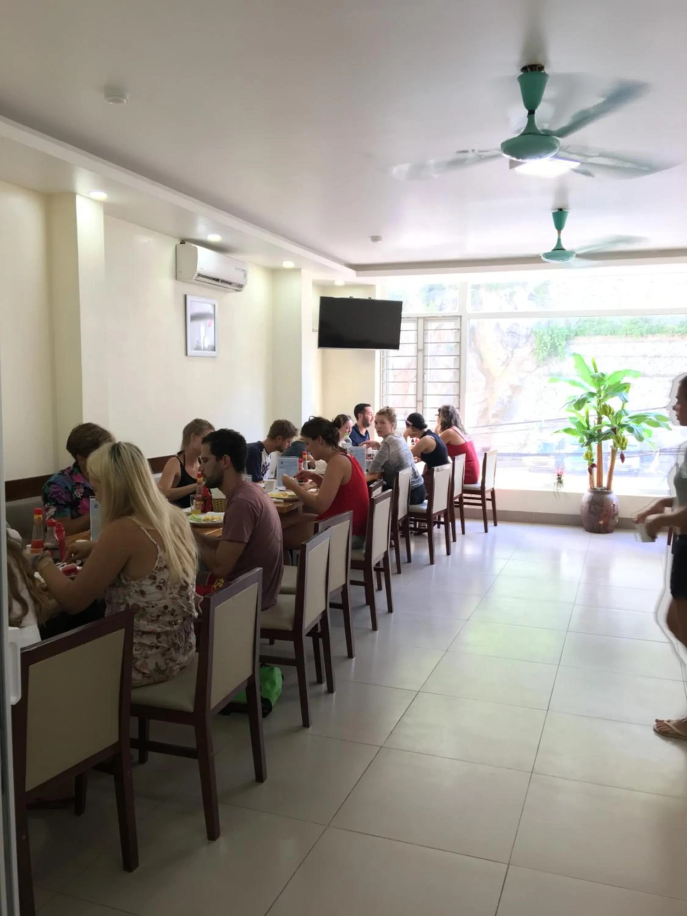 Restaurant/places to eat in CAT BA ROSALIA HOTEL