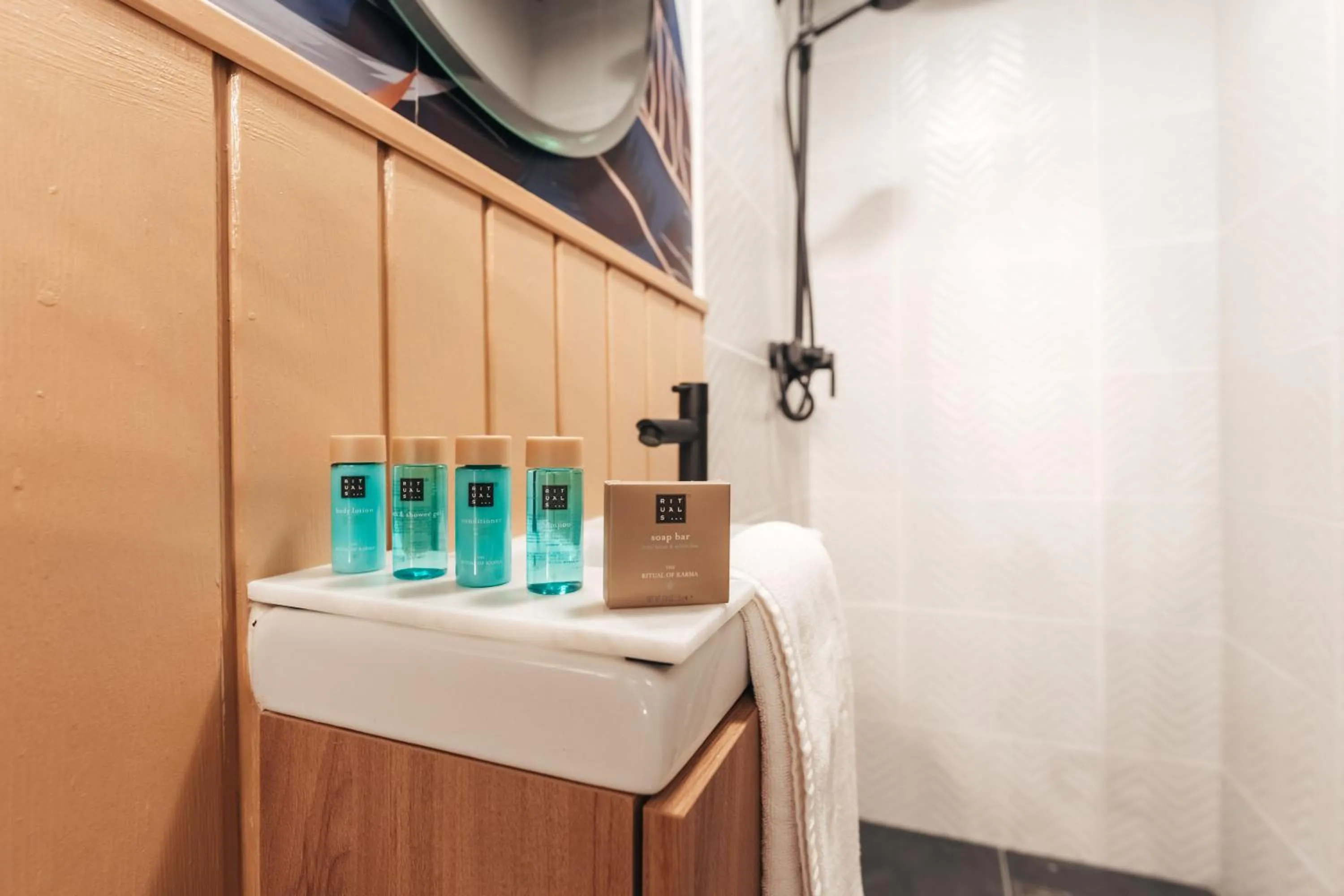 Shower in Atelier Skalo Boutique Hotel