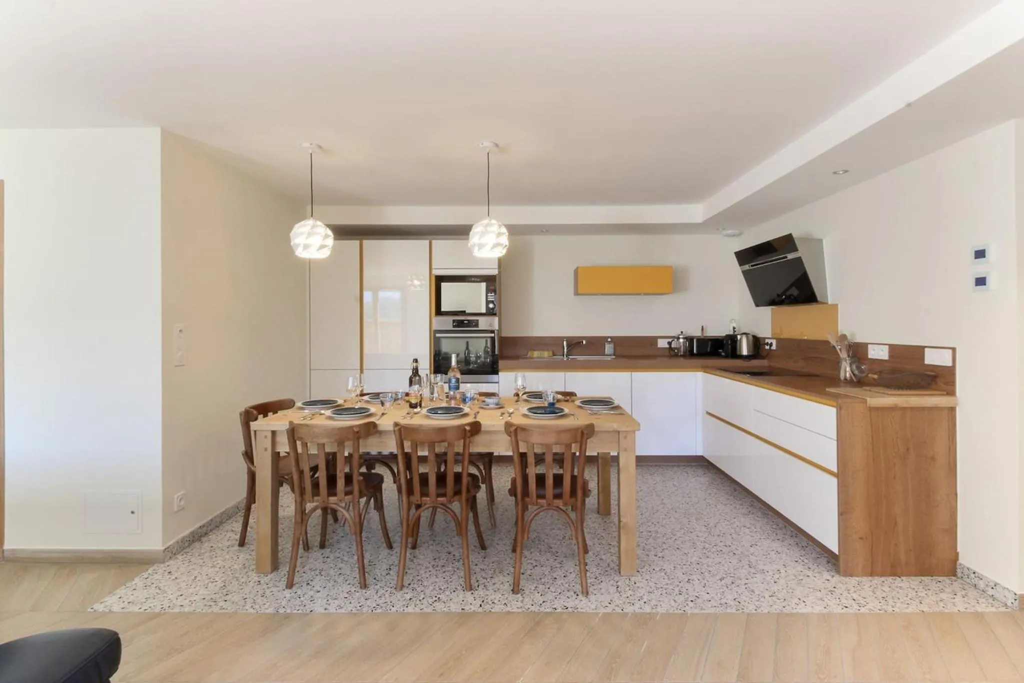 L'Abeille - Renovated - 4 bedroom - 8 person-110sqm - Views!