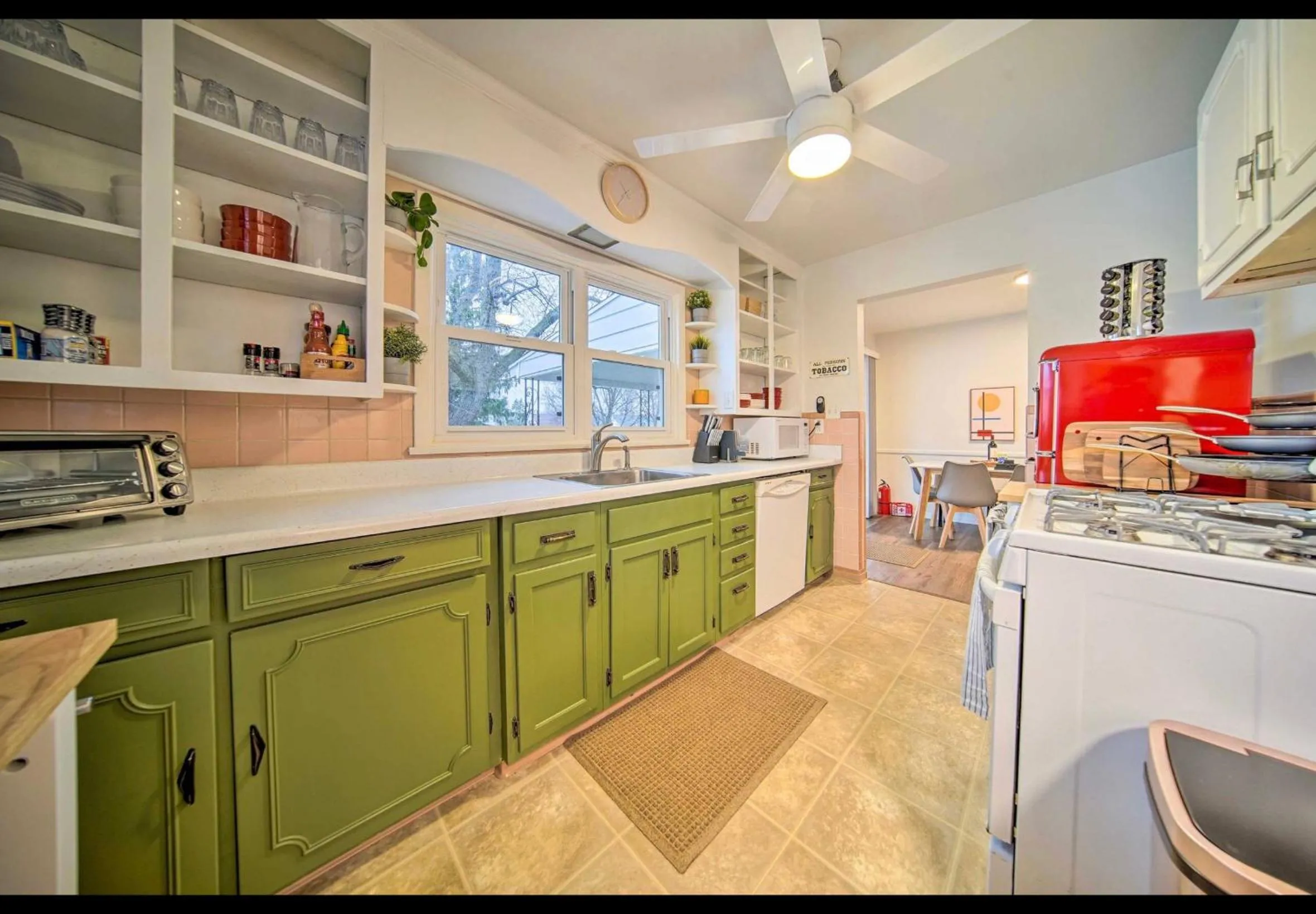 Modern Home • Family Friendly • Grill • Fireplace