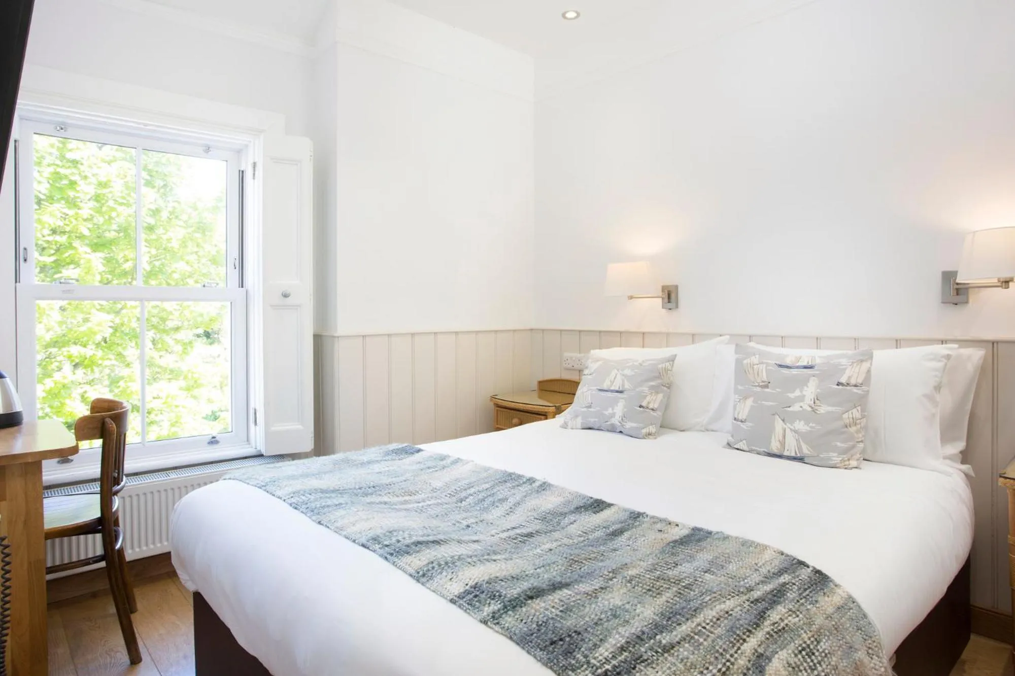 Bed in Hotel Continental