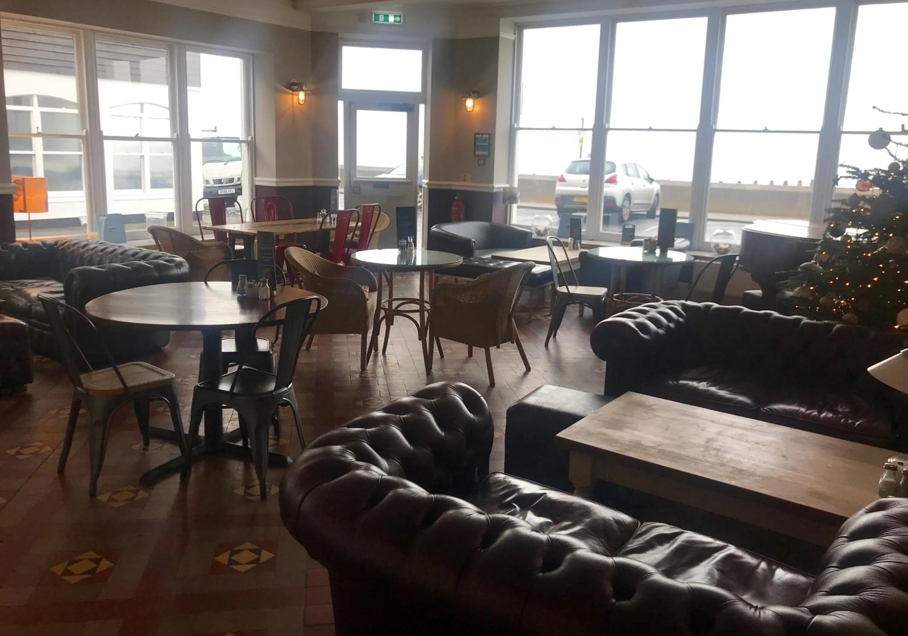 Restaurant/places to eat in Hotel Continental