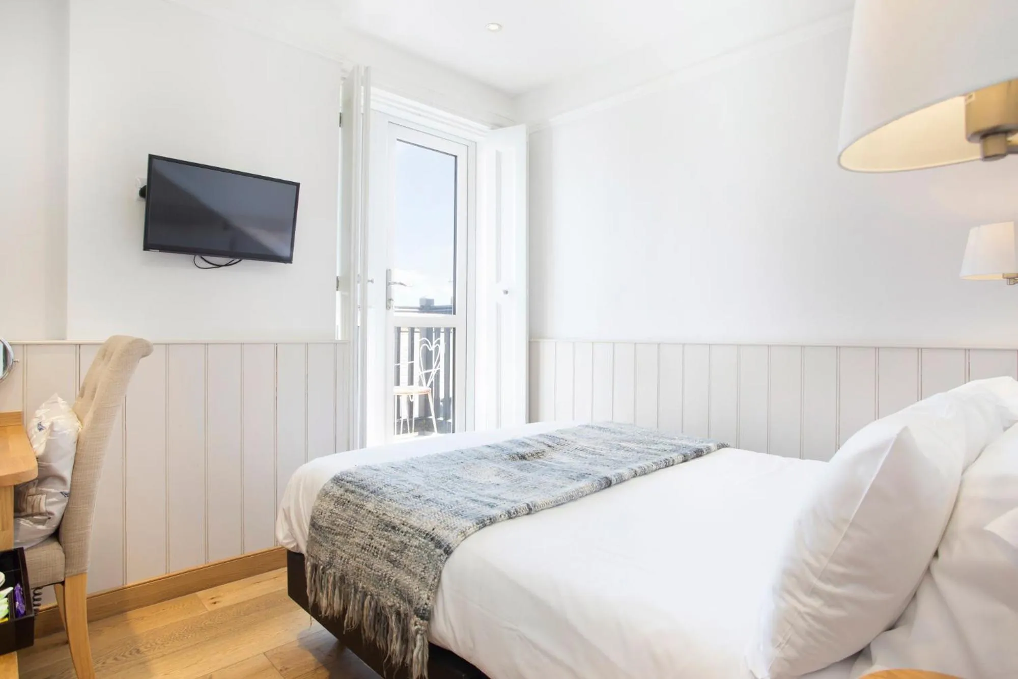 Bed in Hotel Continental