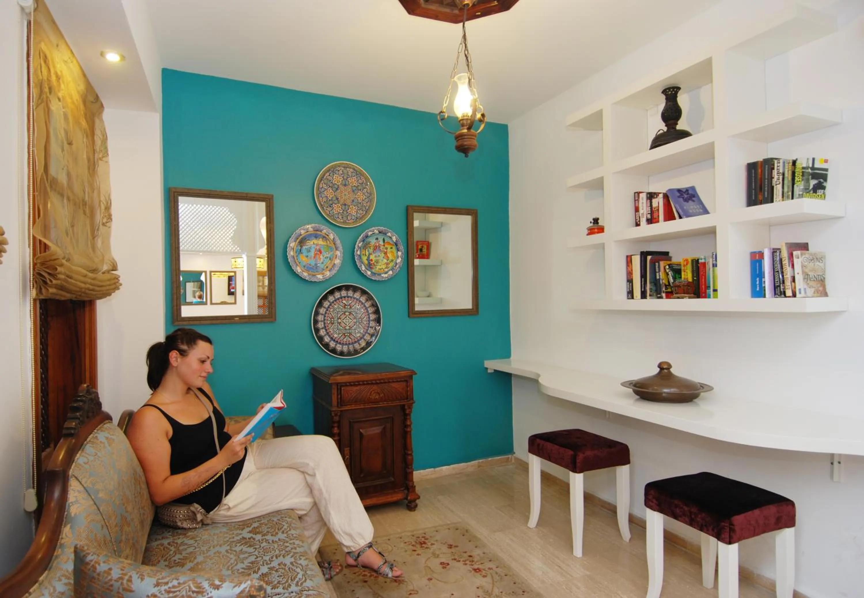 Lounge or bar in Argos Hotel