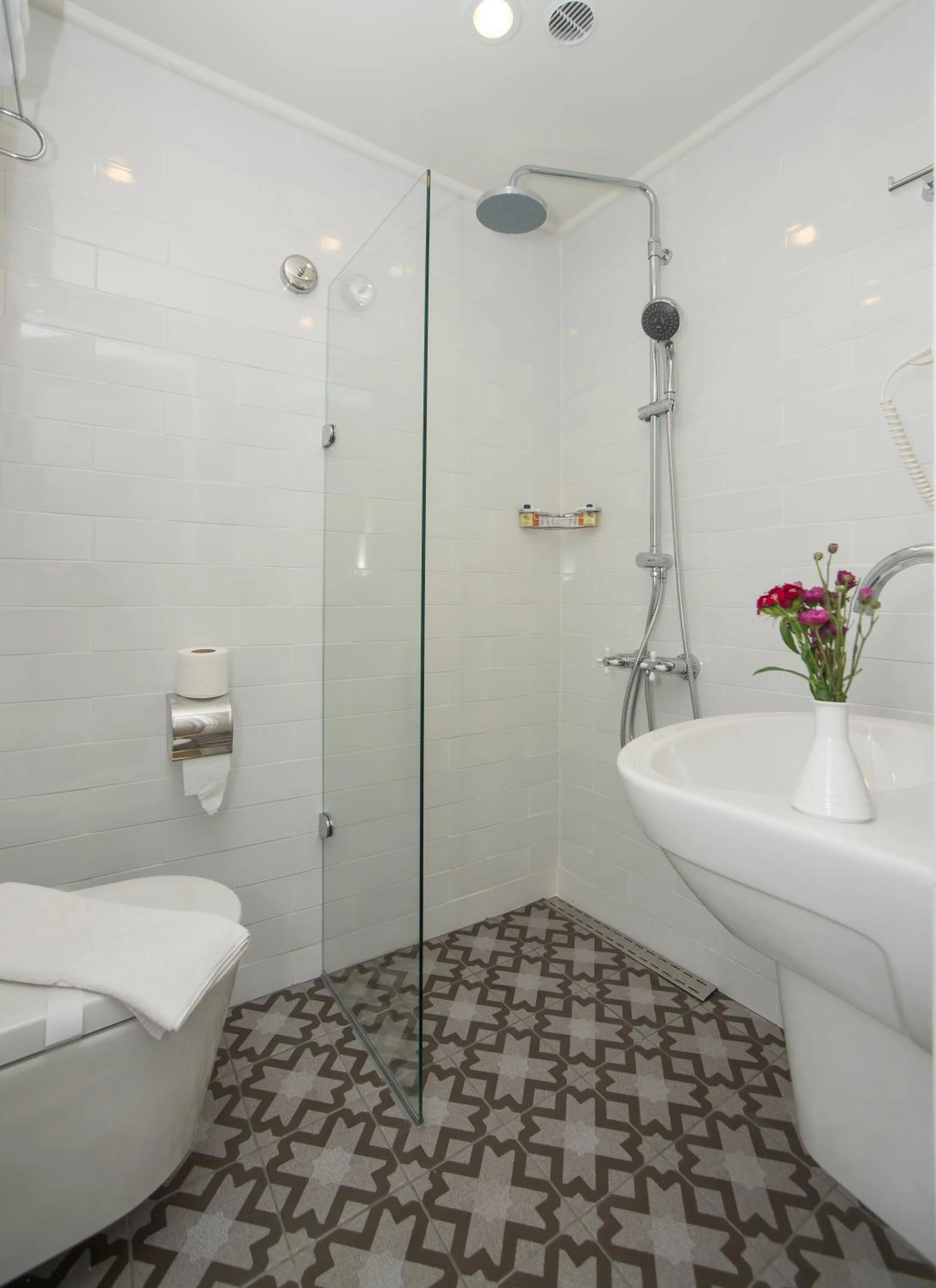 Bathroom in Argos Hotel