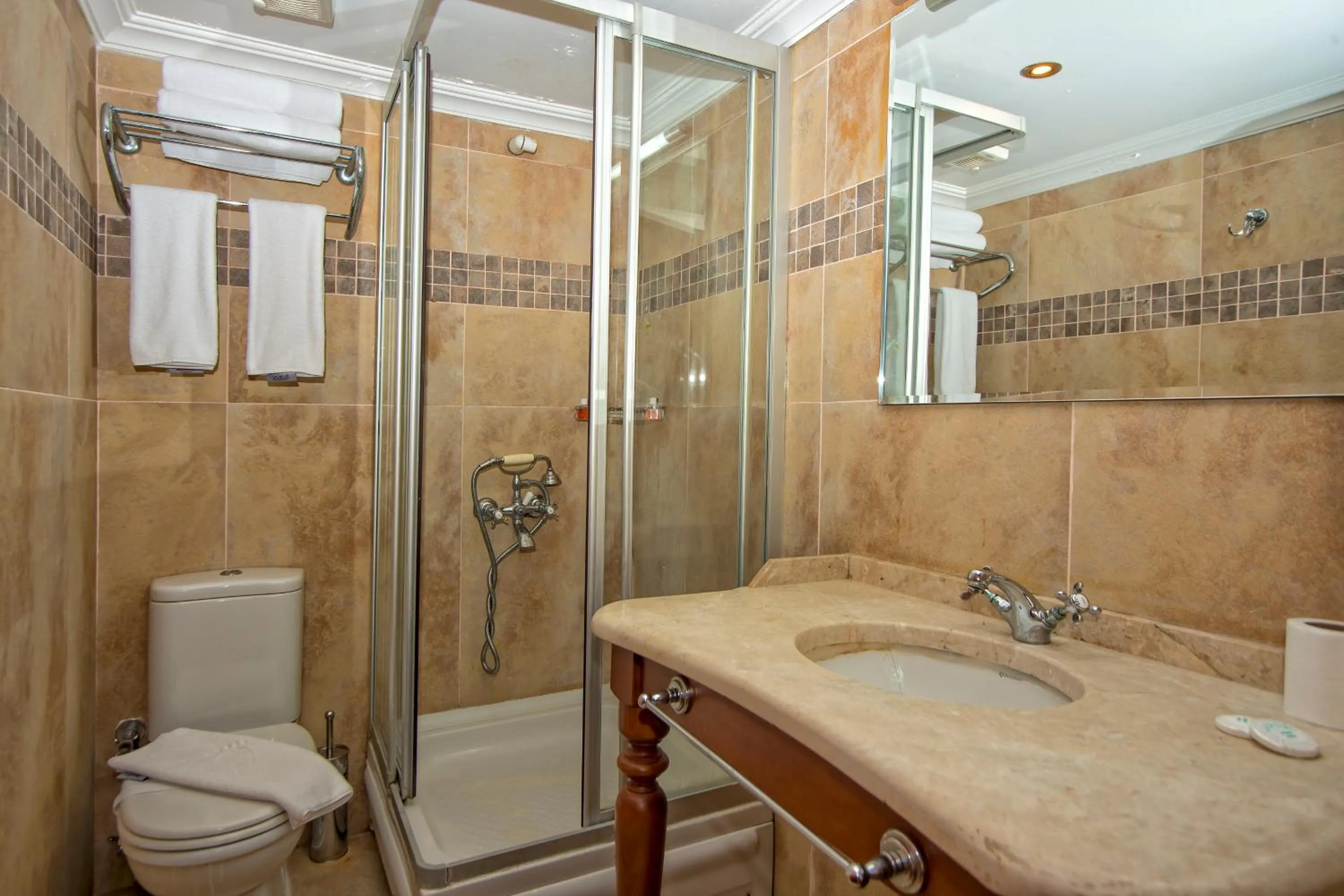 Bathroom in Argos Hotel