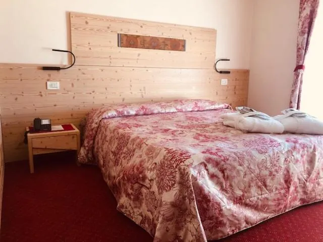 Bed in Hotel Paradiso