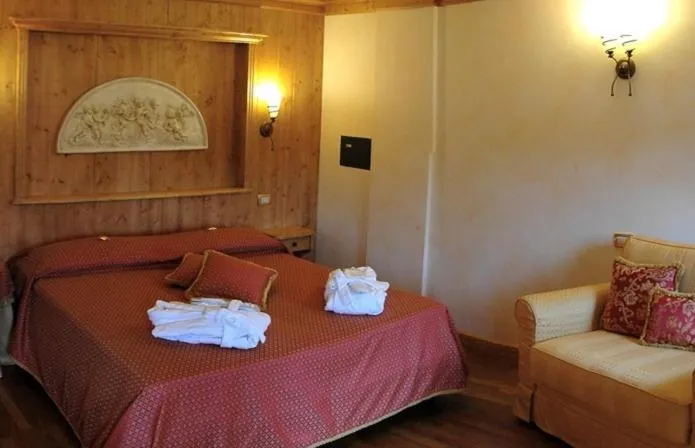 Bed in Hotel Paradiso