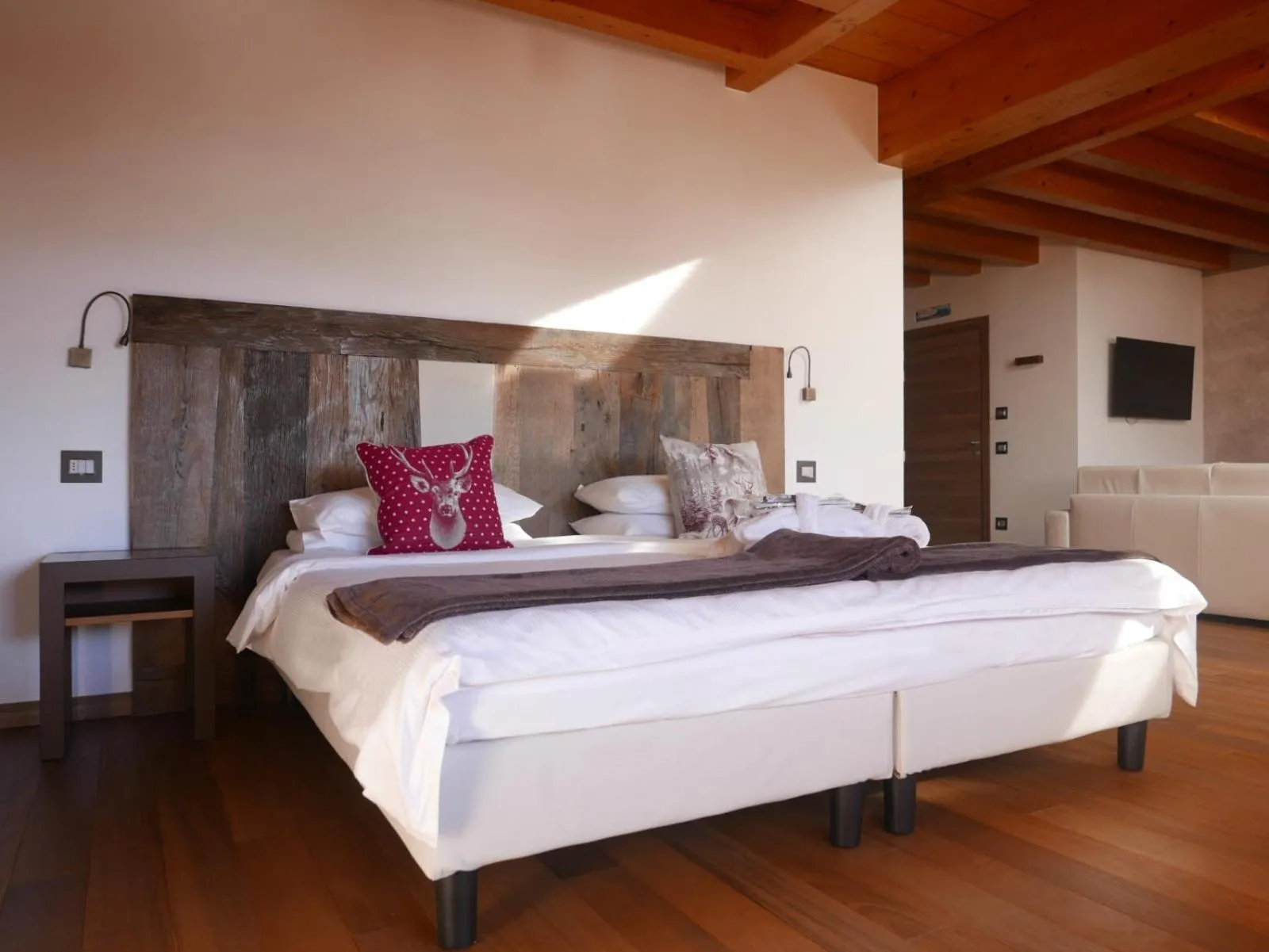 Bed in Hotel Paradiso