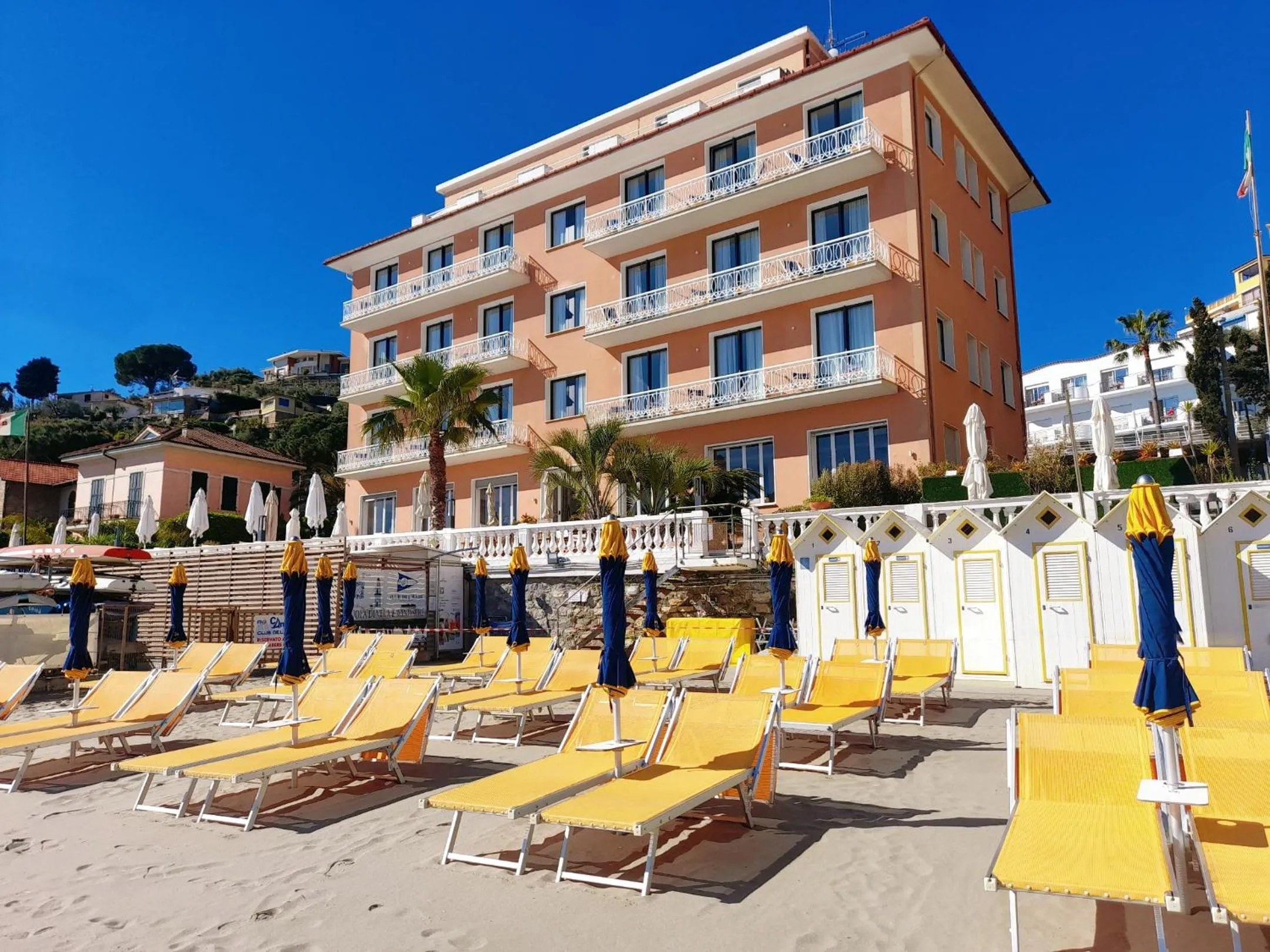 Property building in Hotel Golfo e Palme
