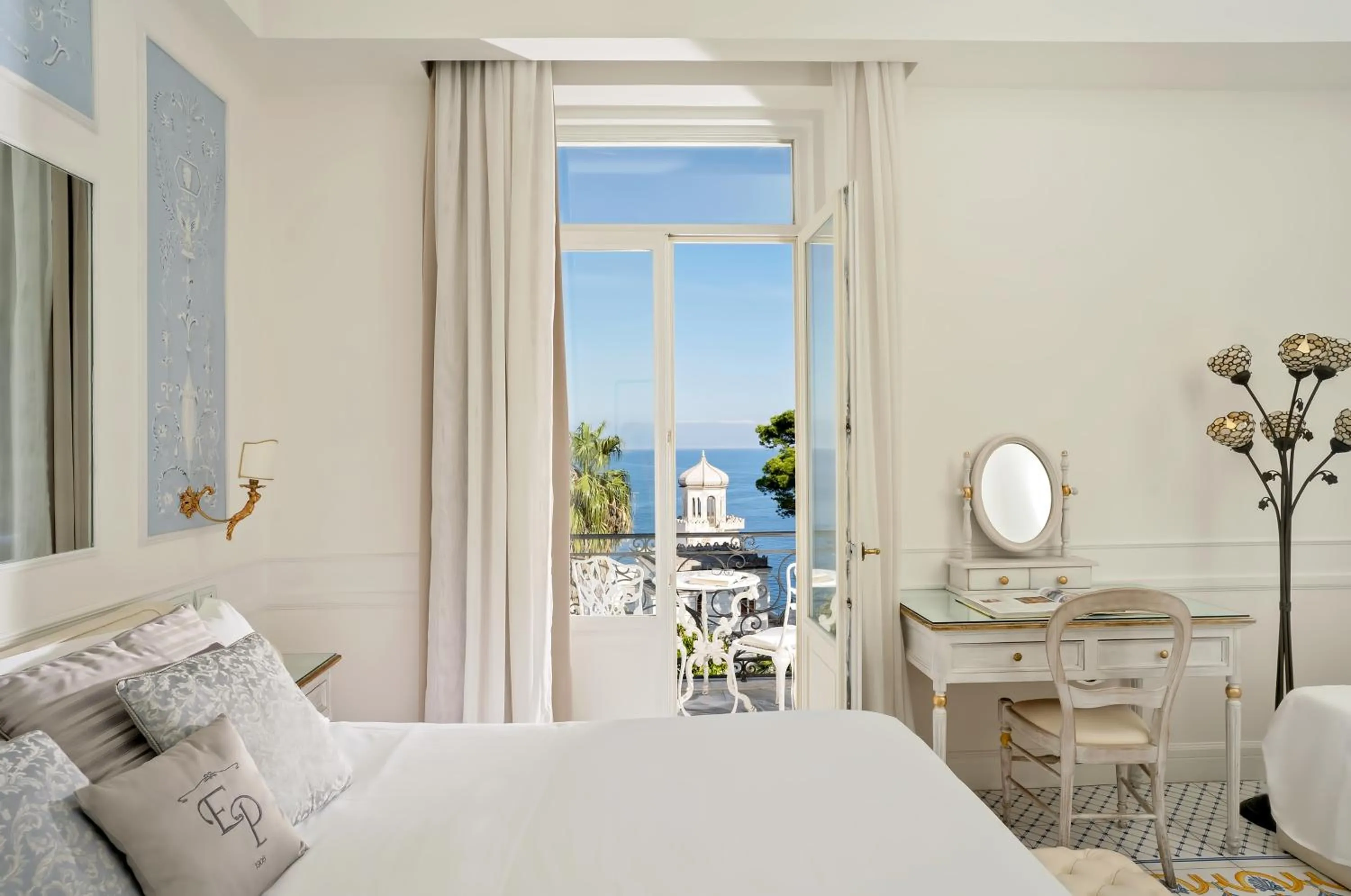 View (from property/room), Bed in Luxury Villa Excelsior Parco