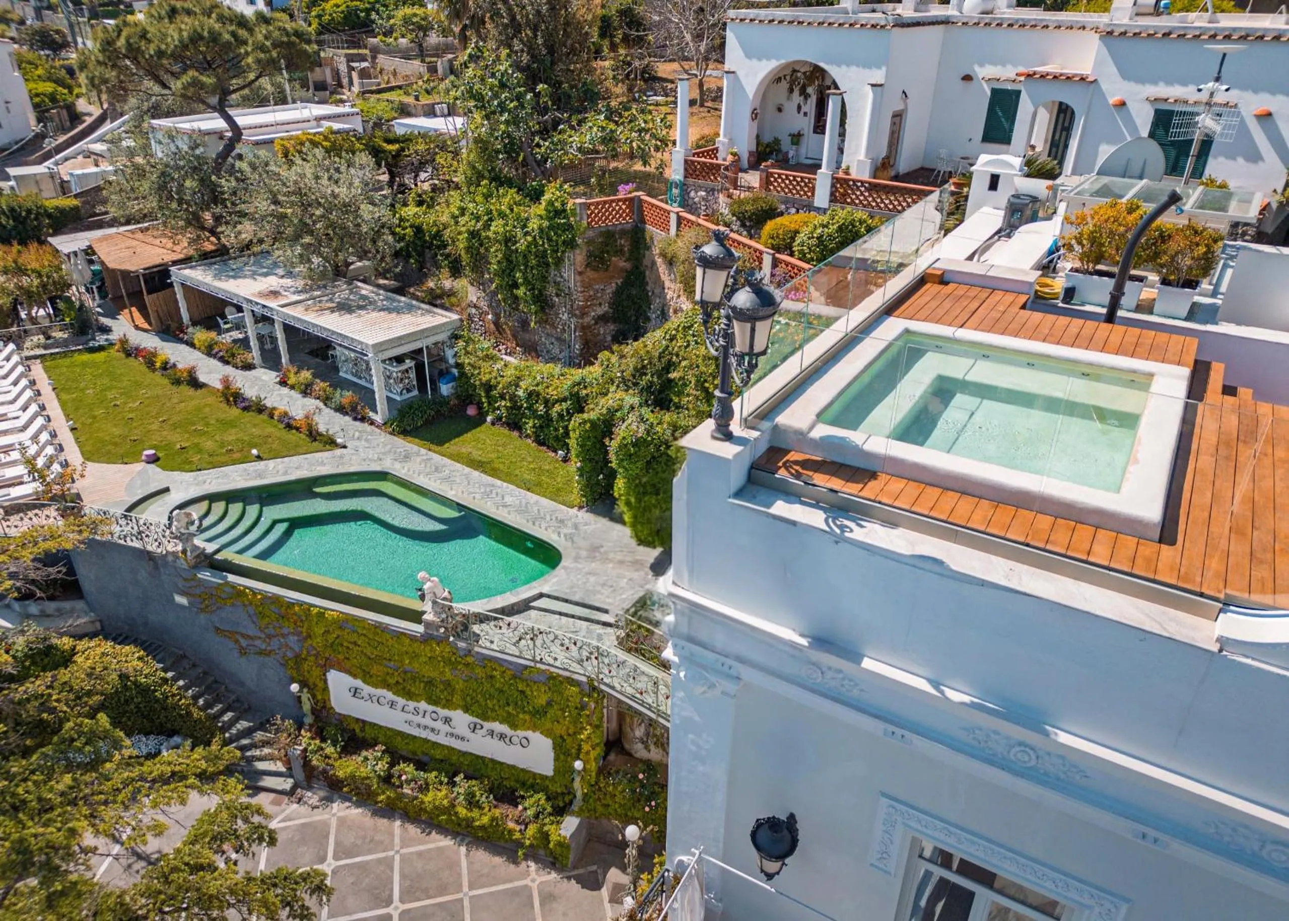 Swimming pool in Luxury Villa Excelsior Parco