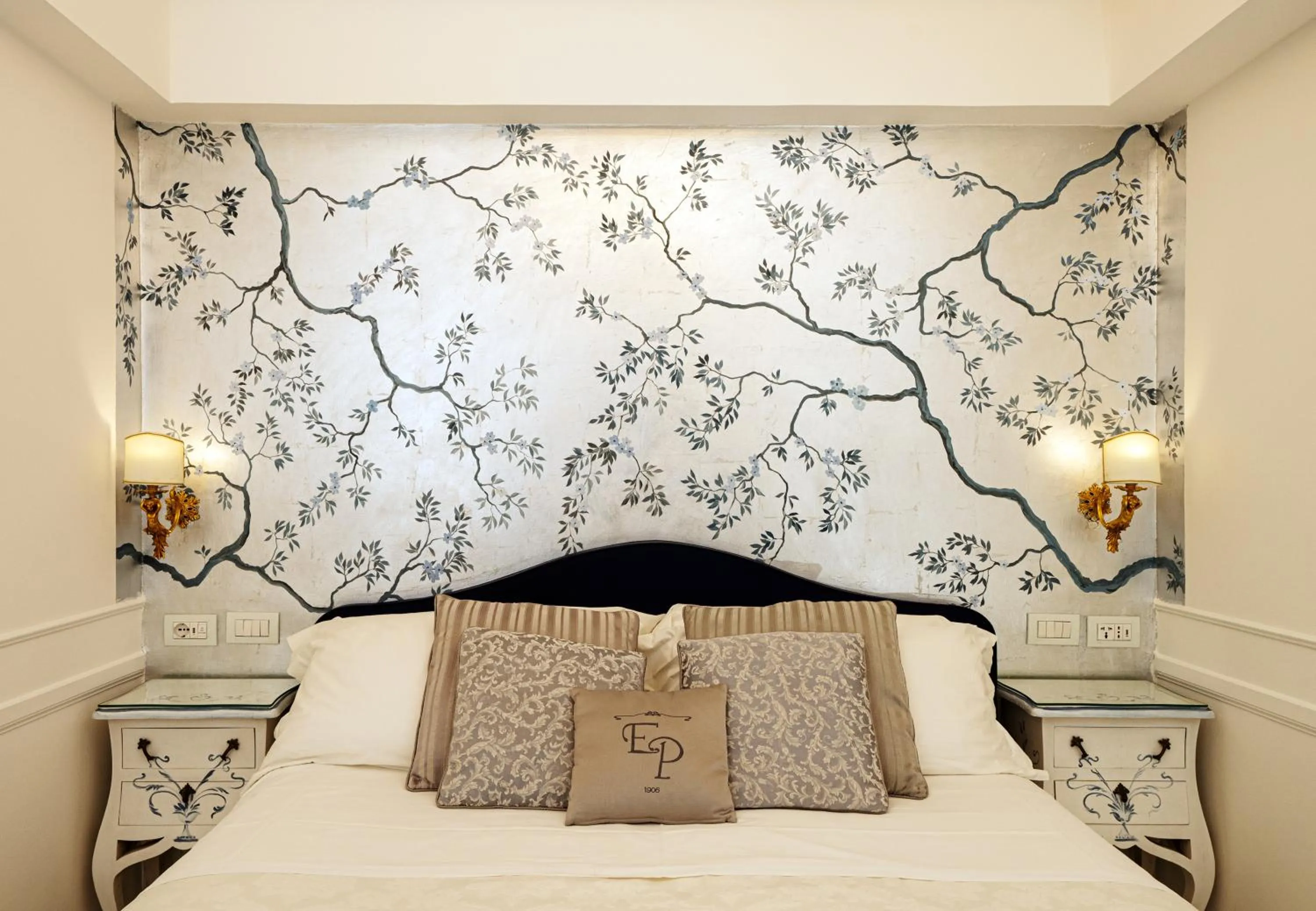 Bed in Luxury Villa Excelsior Parco