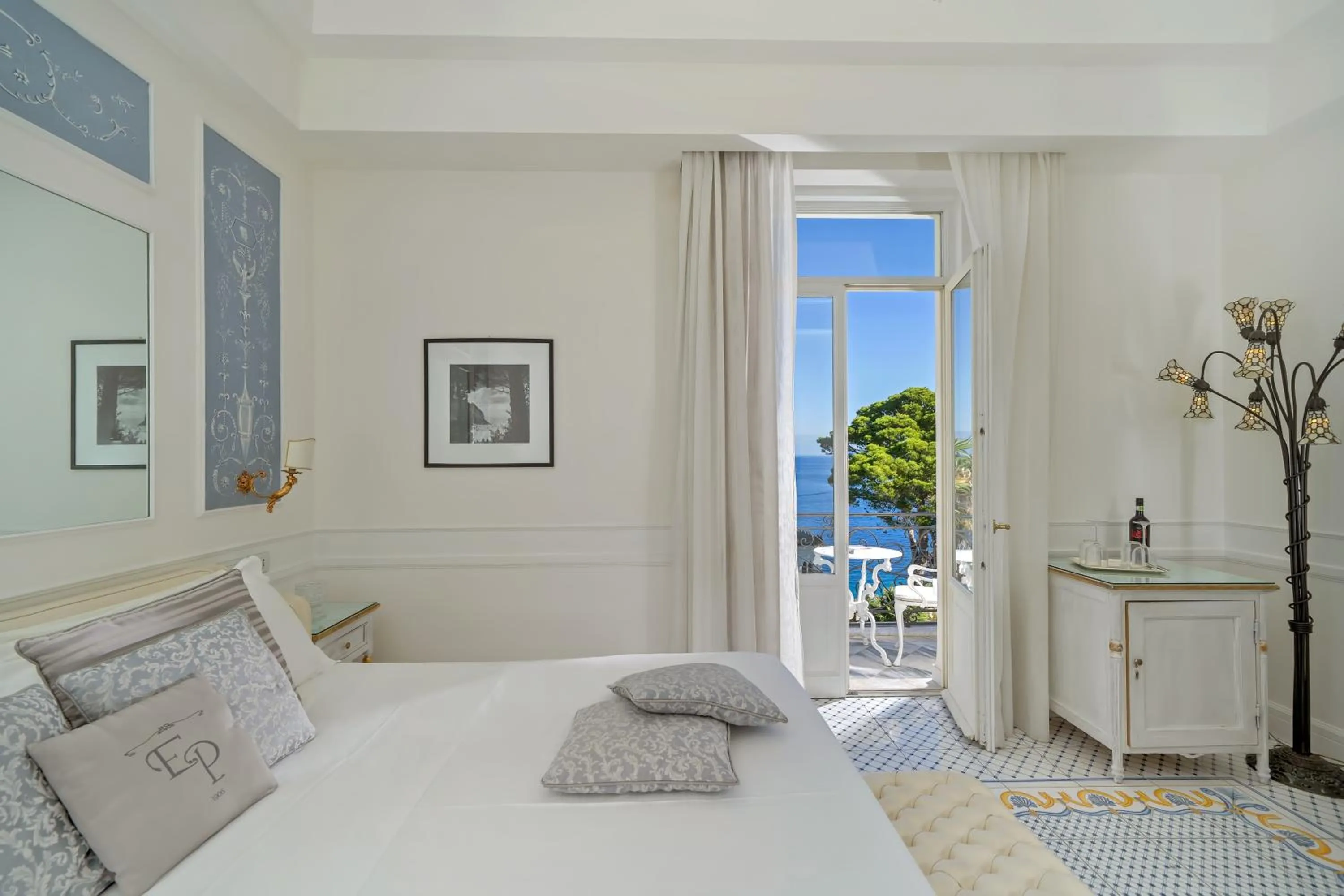 Bed in Luxury Villa Excelsior Parco