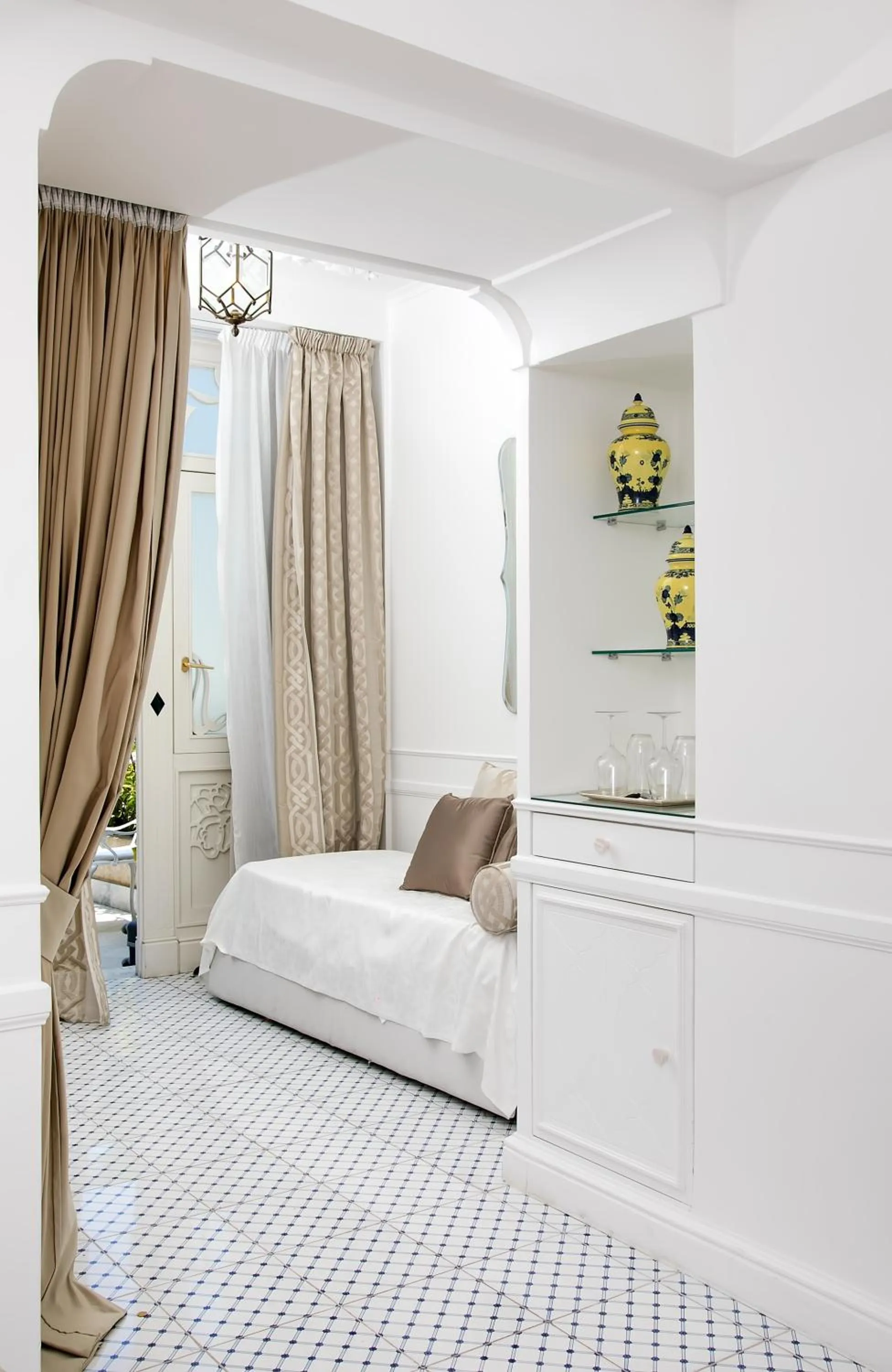 Bed in Luxury Villa Excelsior Parco