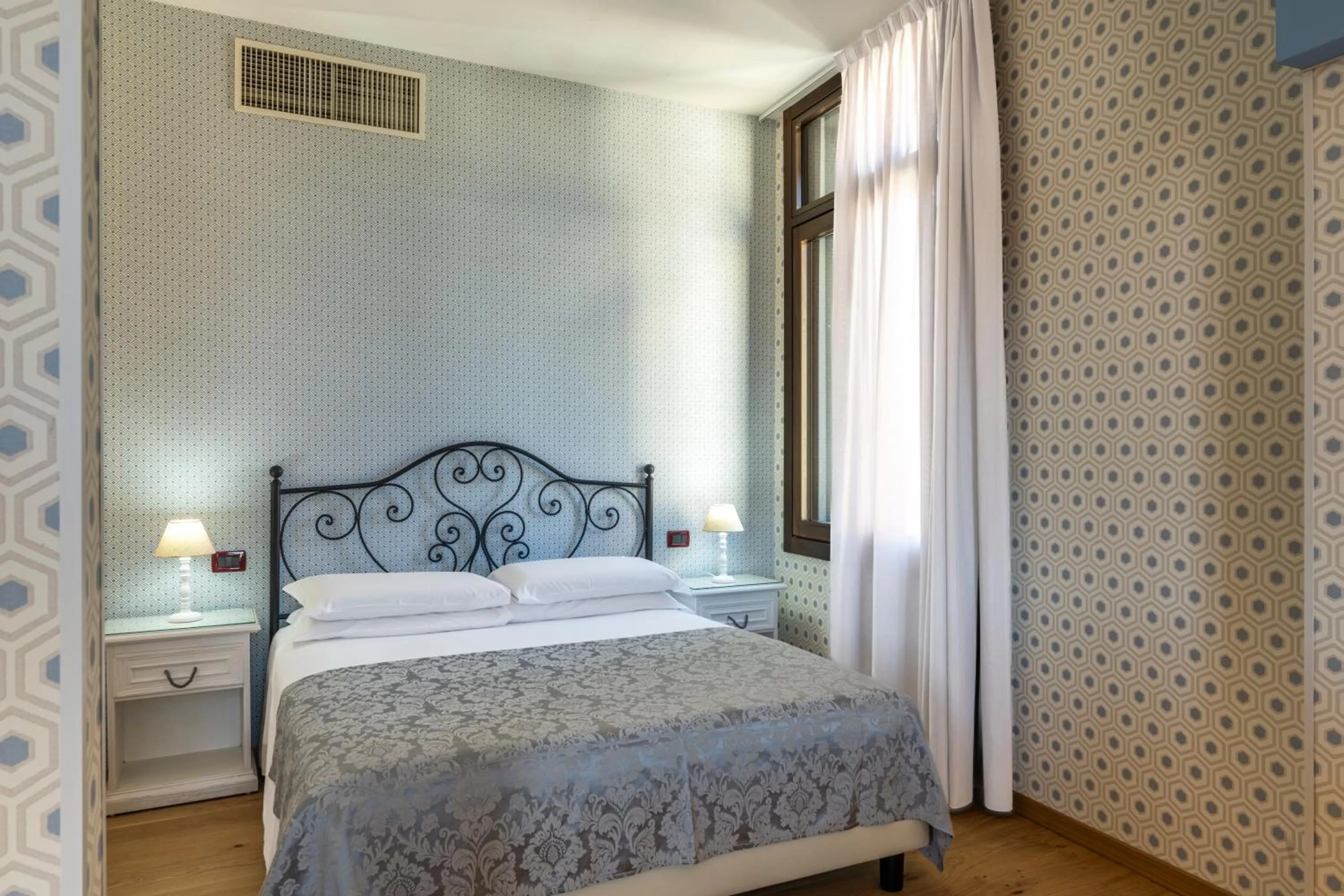 Bed in Hotel Atlanta Augustus