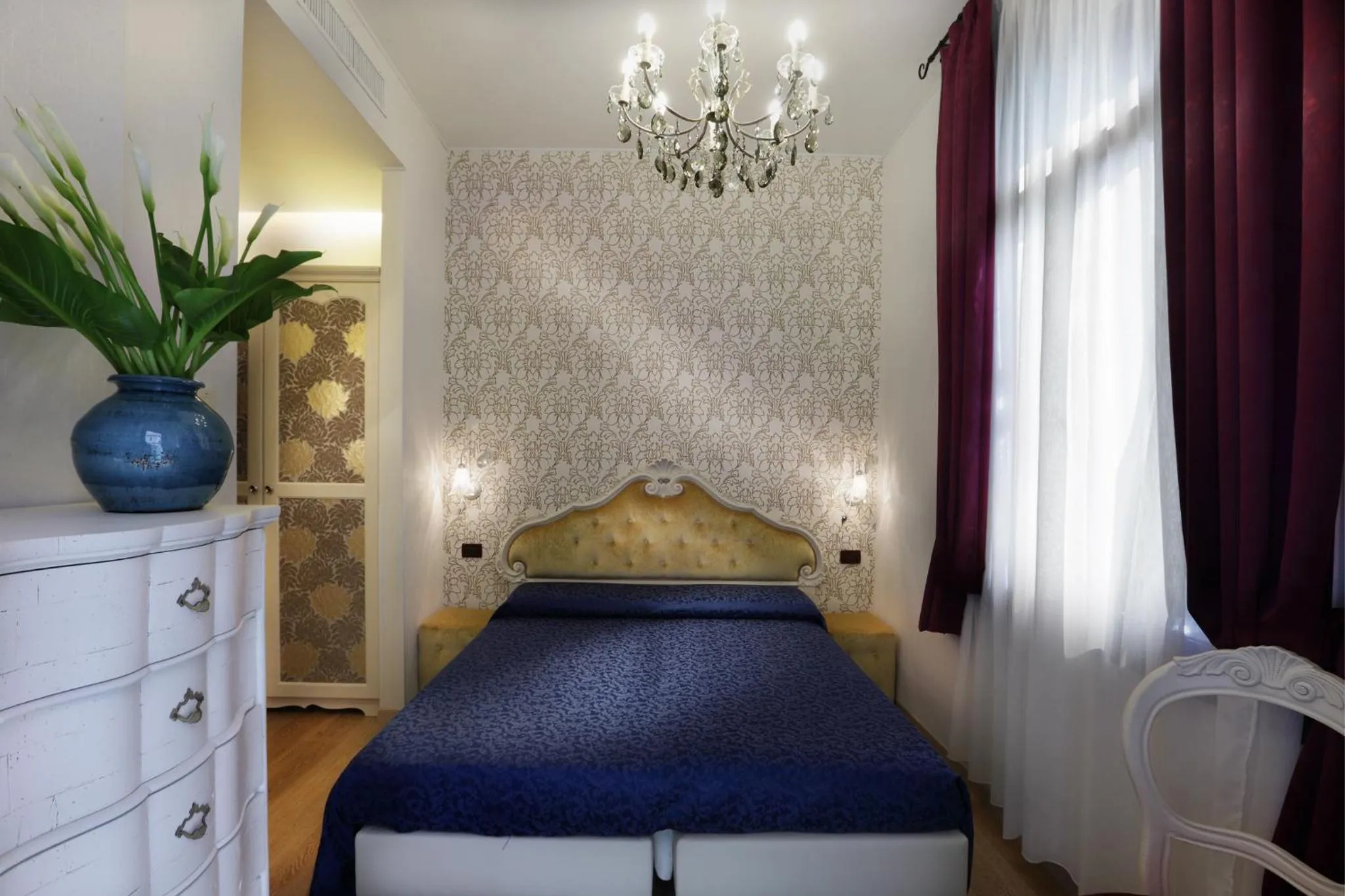 Bed in Hotel Atlanta Augustus