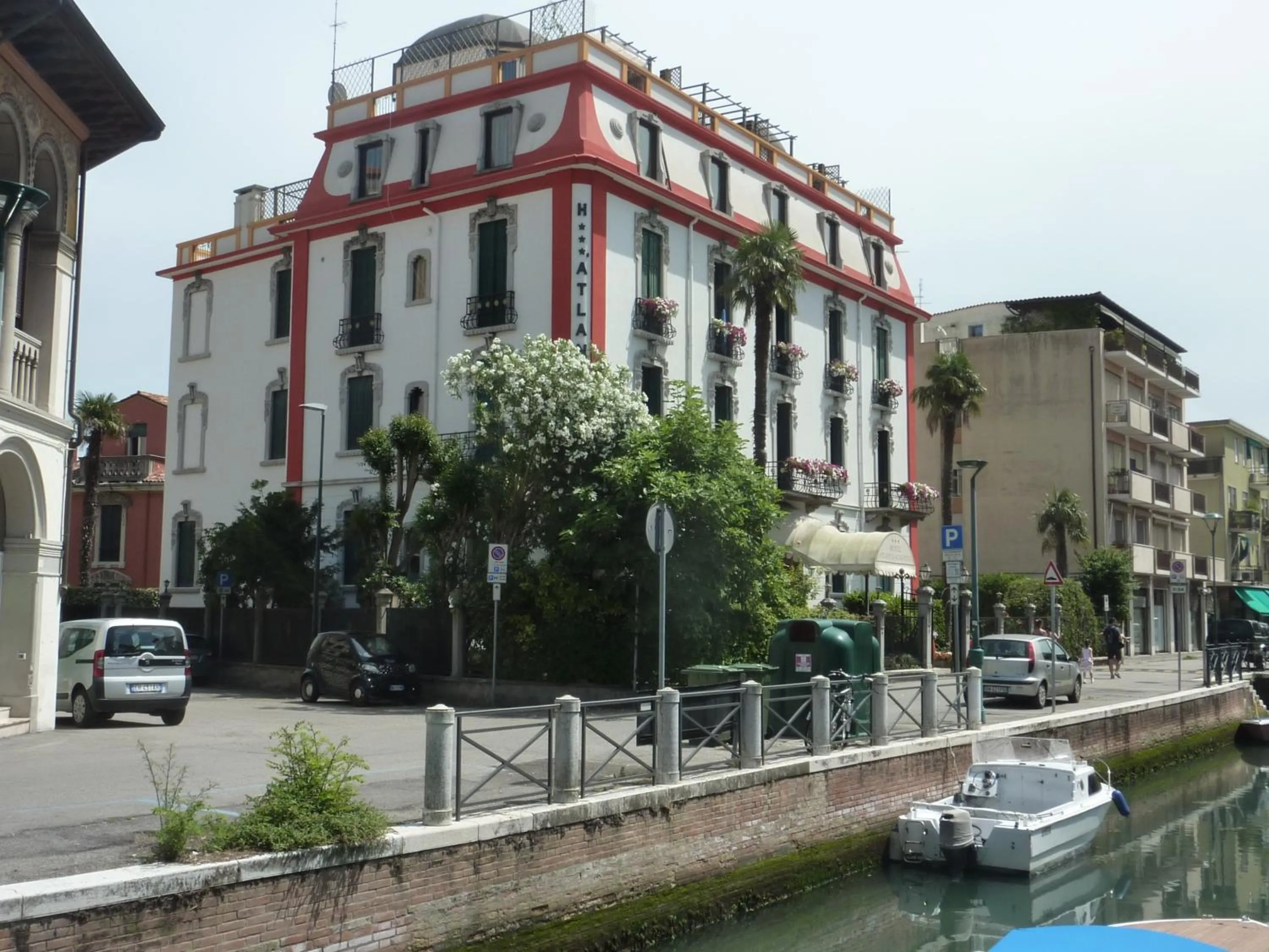 Property building in Hotel Atlanta Augustus