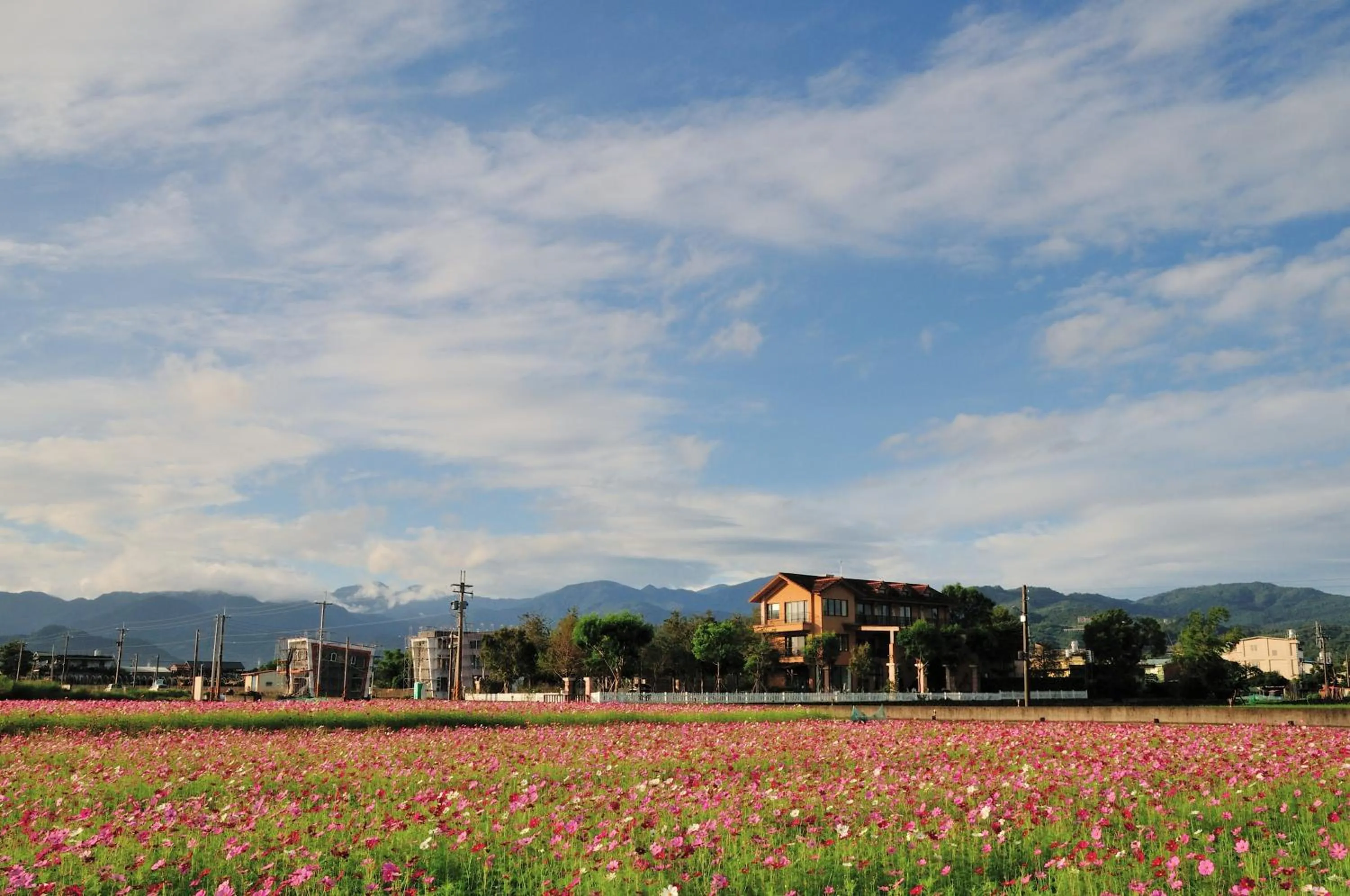 Facade/entrance in Sunday Home