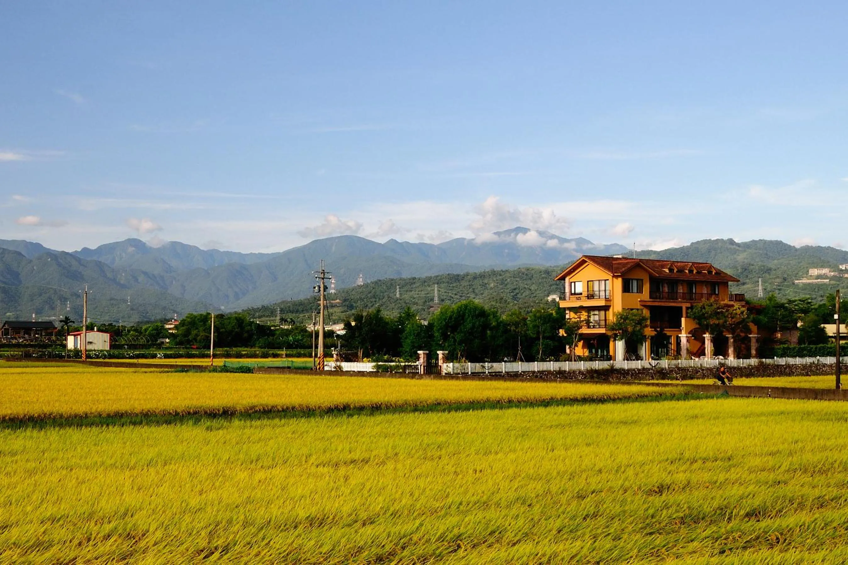 Facade/entrance in Sunday Home