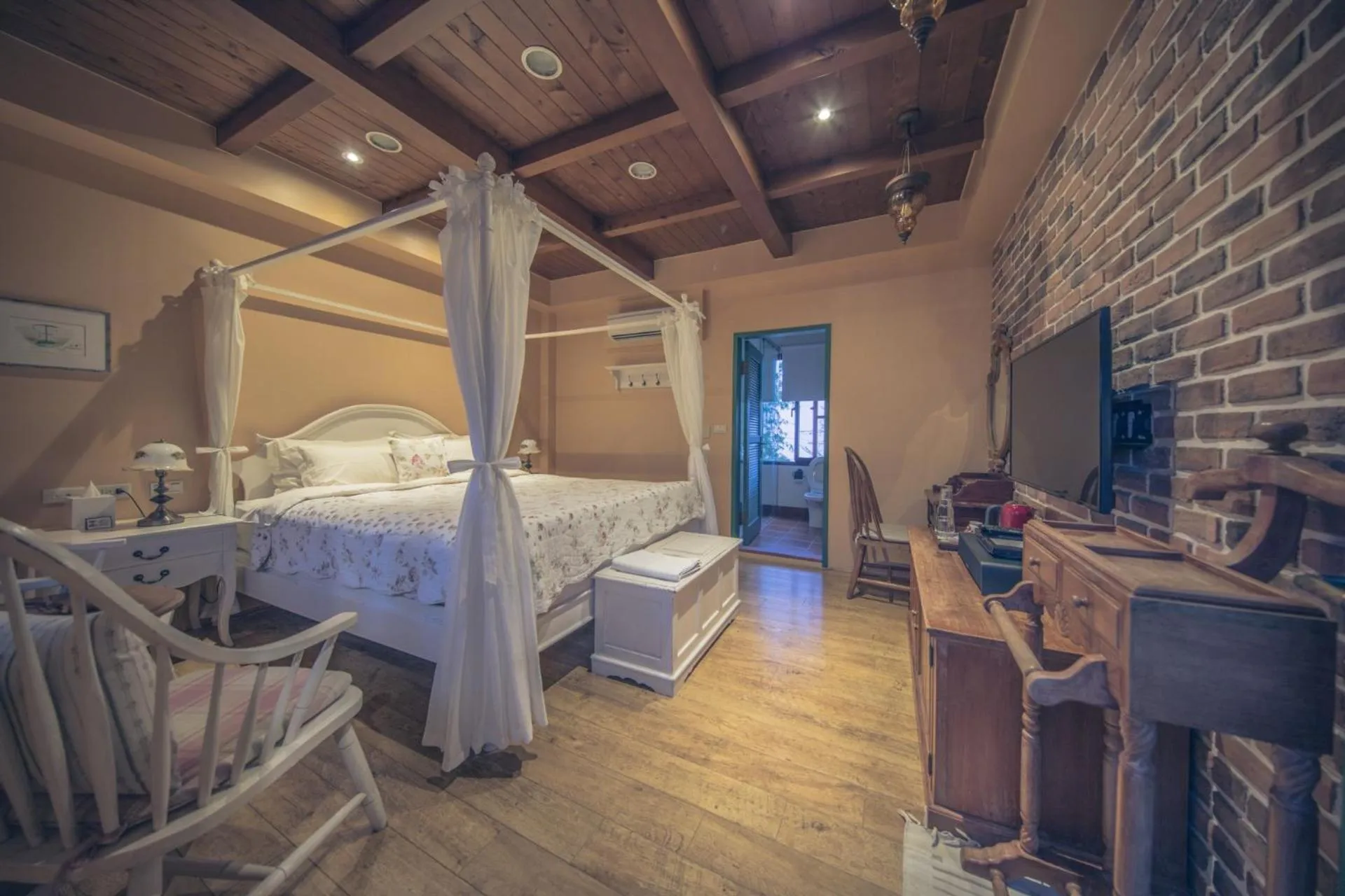 Photo of the whole room, Bed in Sunday Home