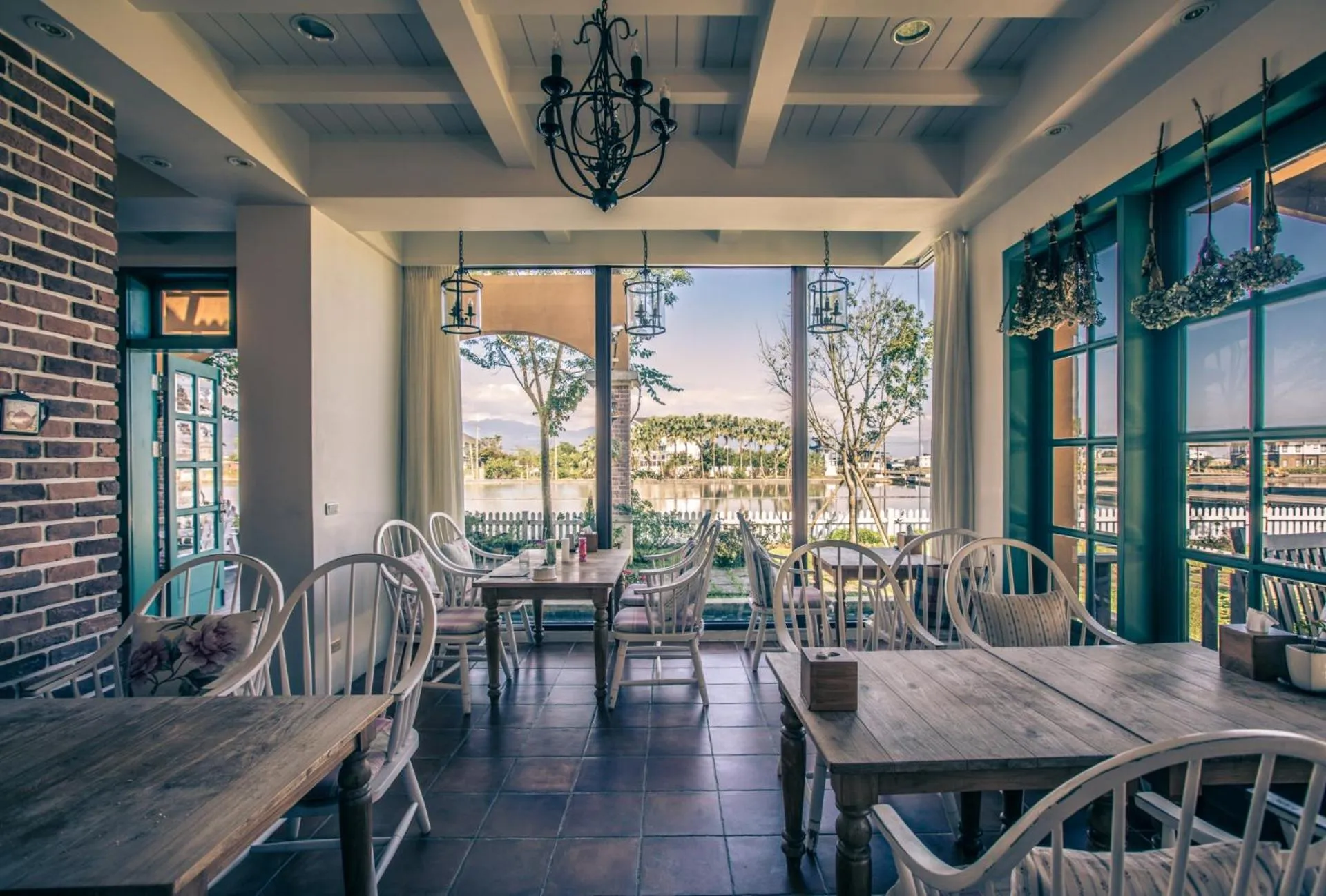 Restaurant/places to eat in Sunday Home