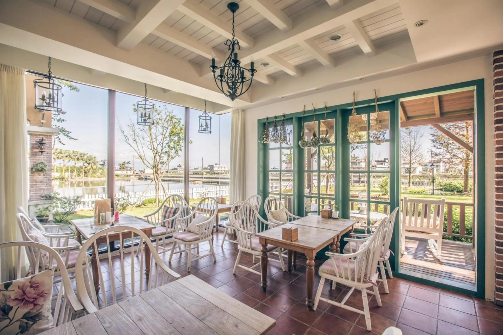 Restaurant/places to eat in Sunday Home