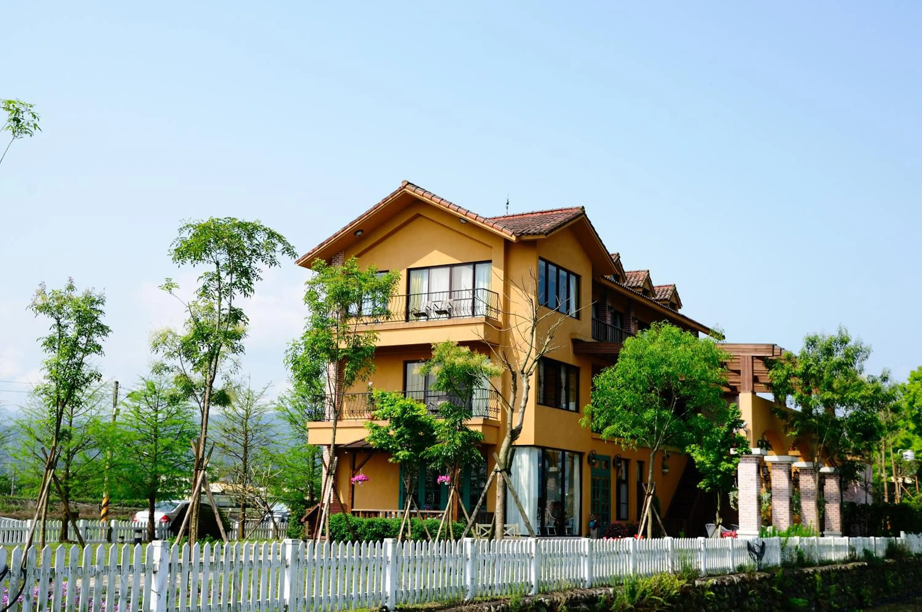 Facade/entrance in Sunday Home