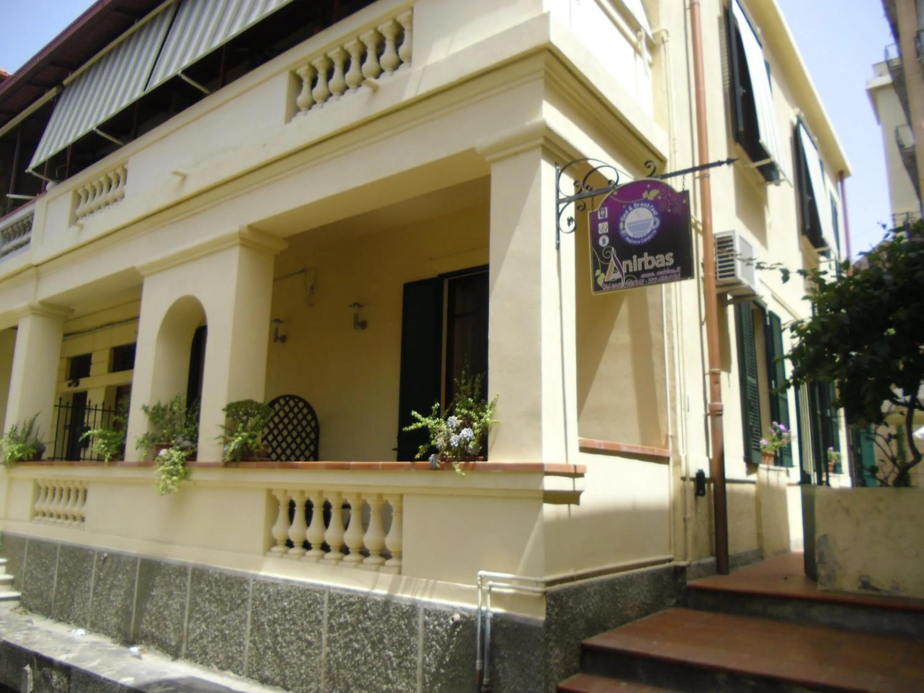 Facade/entrance in Anirbas