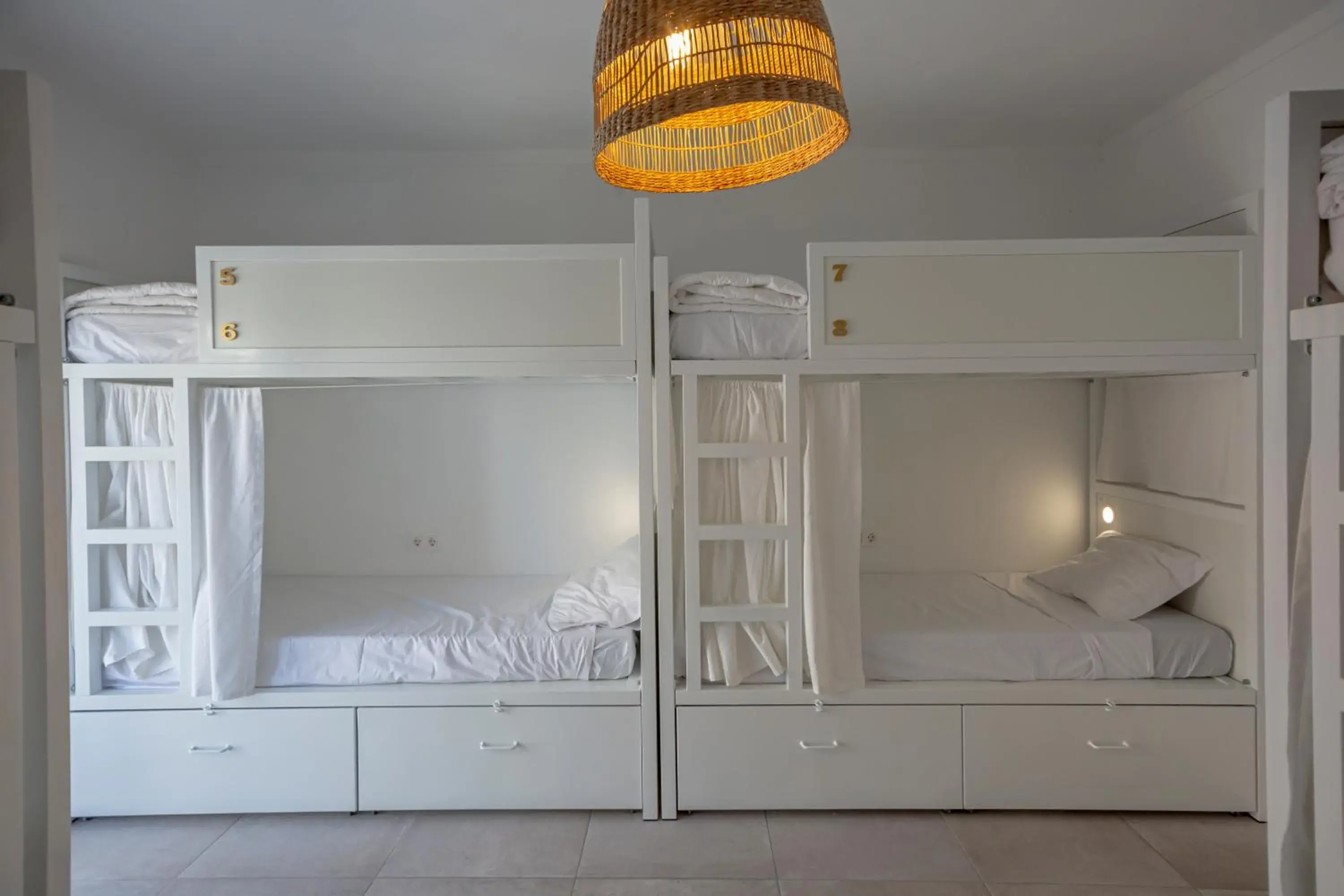 Bed in 8-Bed Mixed Dormitory Room in Sun Lovers Hostel Bed in 8-Bed Mixed Dormitory Room in Sun Lovers Hostel