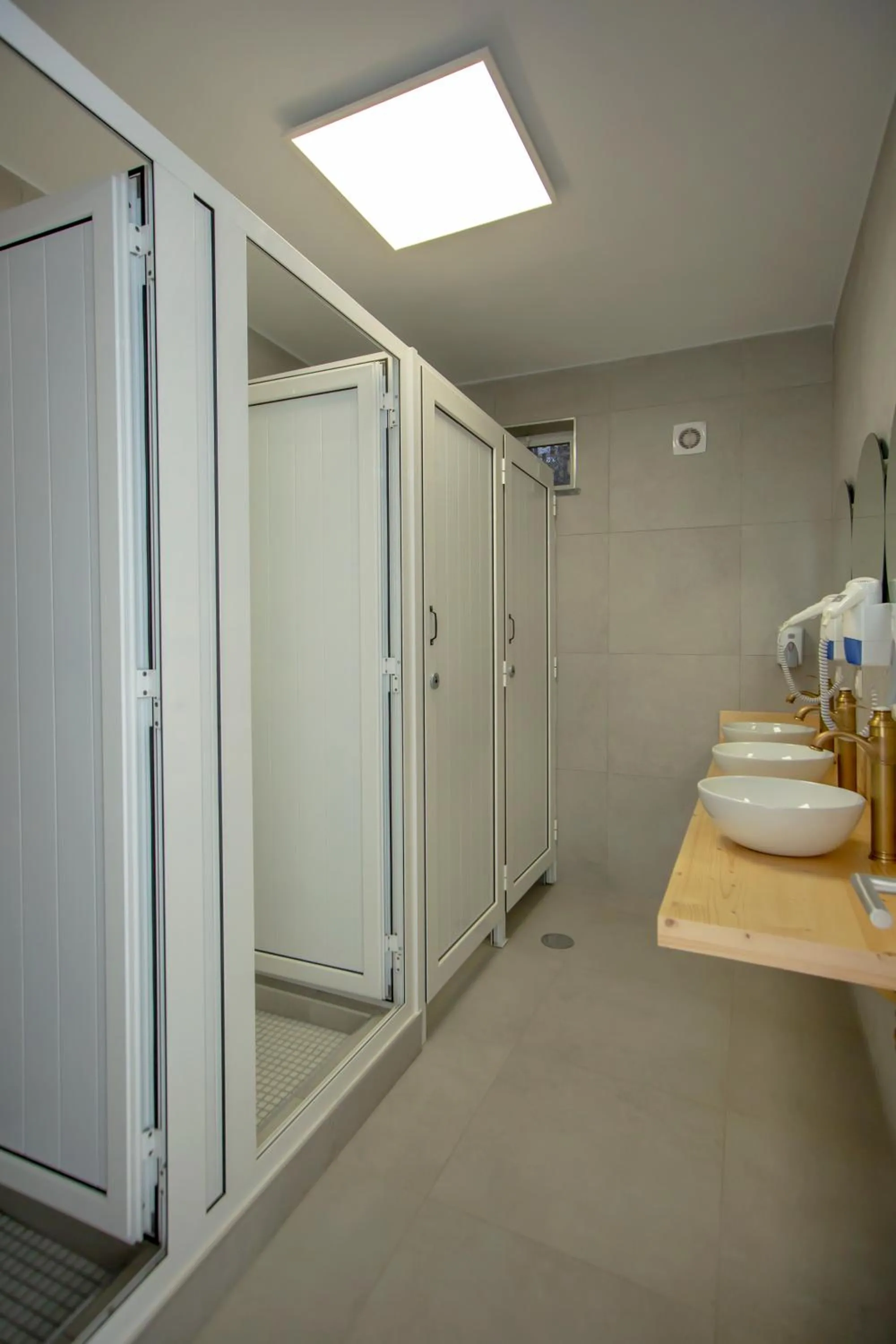 Shower in Sun Lovers Hostel