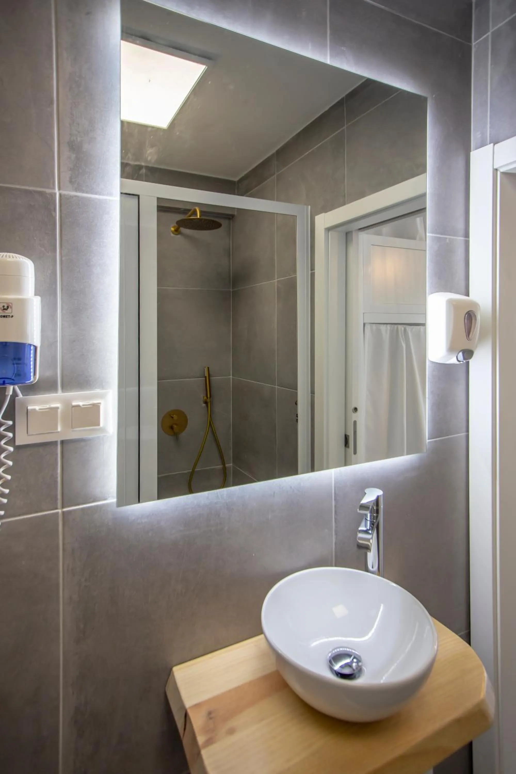 Shower in Sun Lovers Hostel