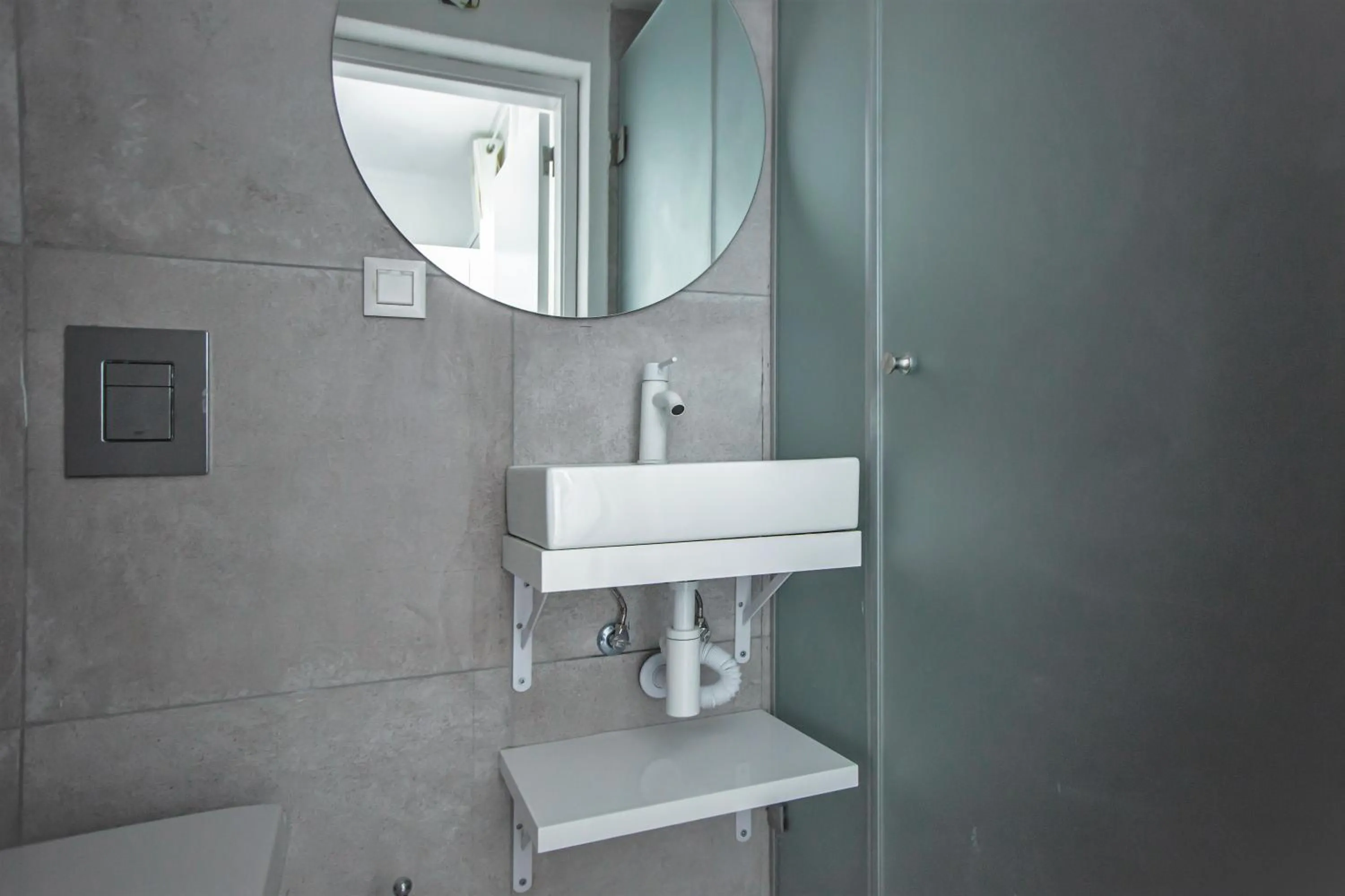 Shower in Sun Lovers Hostel