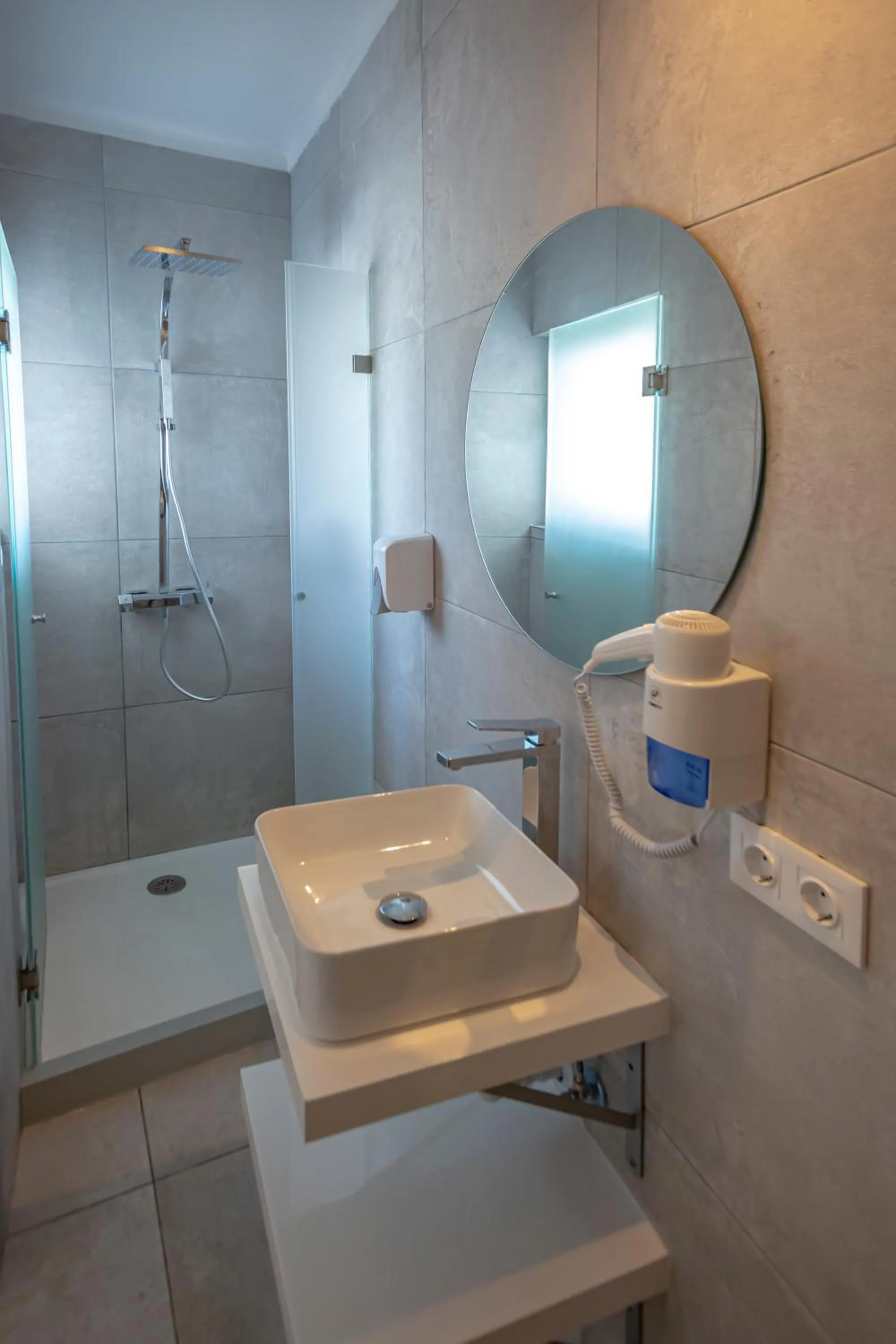 Shower in Sun Lovers Hostel