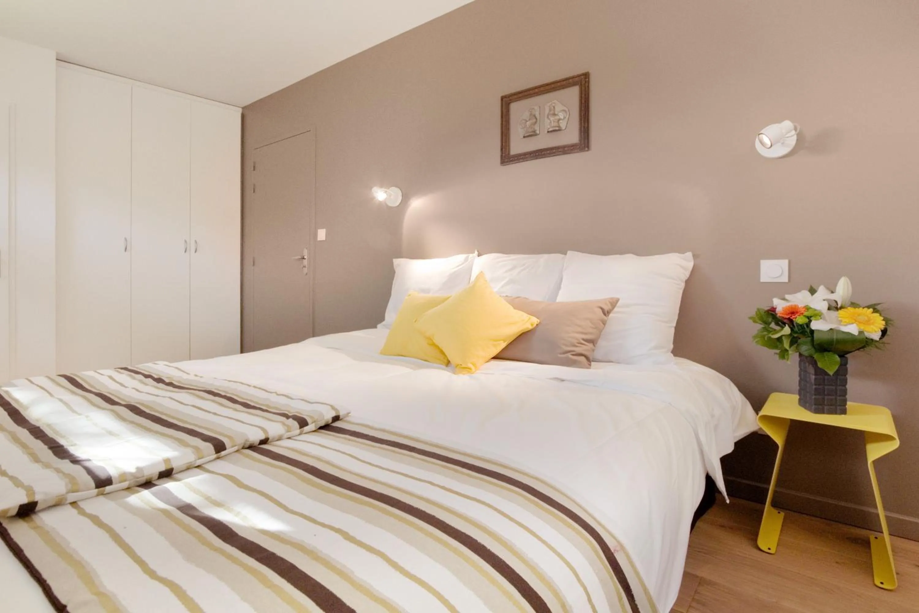 Photo of the whole room, Bed in La Maison de Karen Chocolat