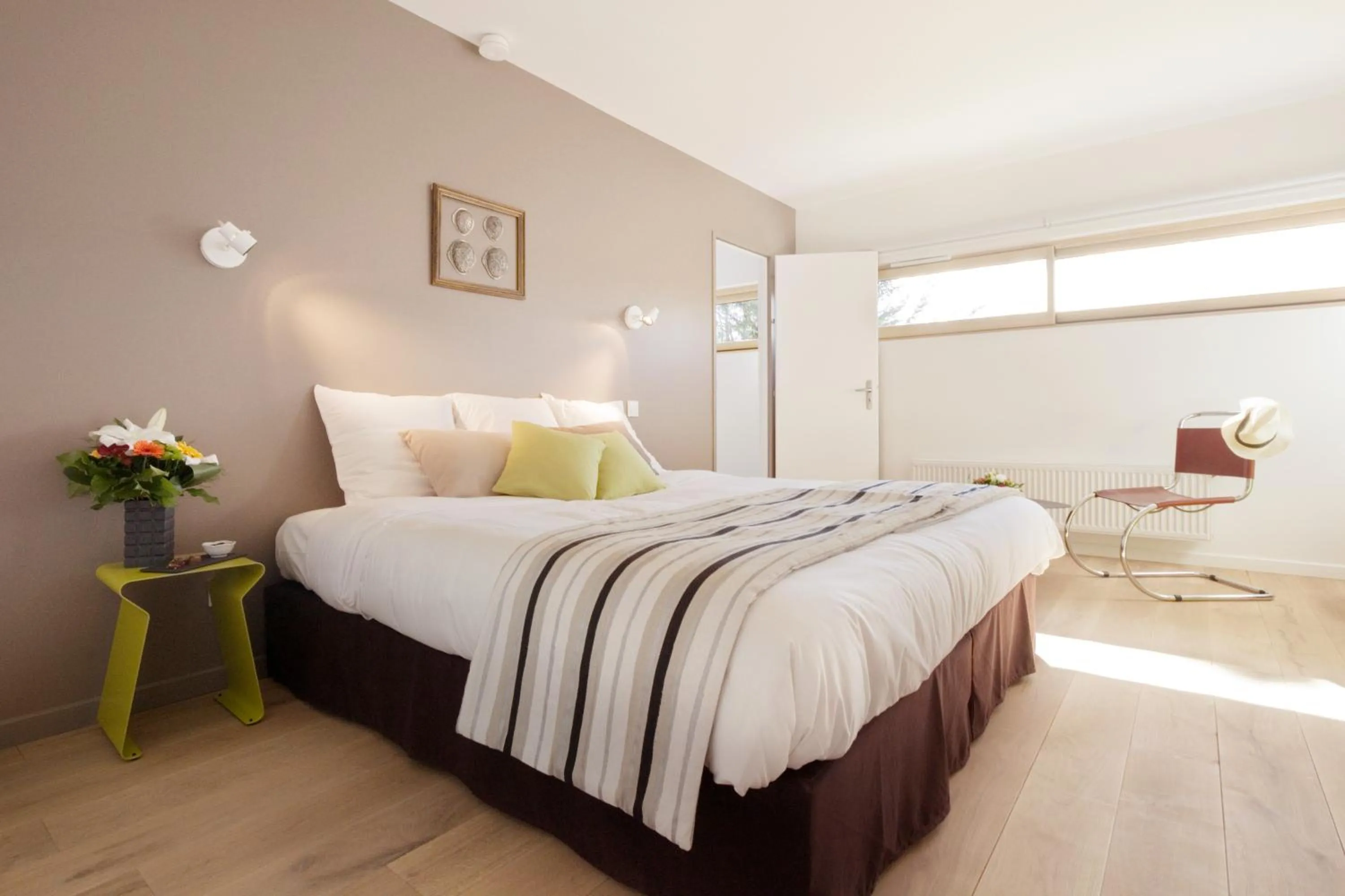 Photo of the whole room, Bed in La Maison de Karen Chocolat