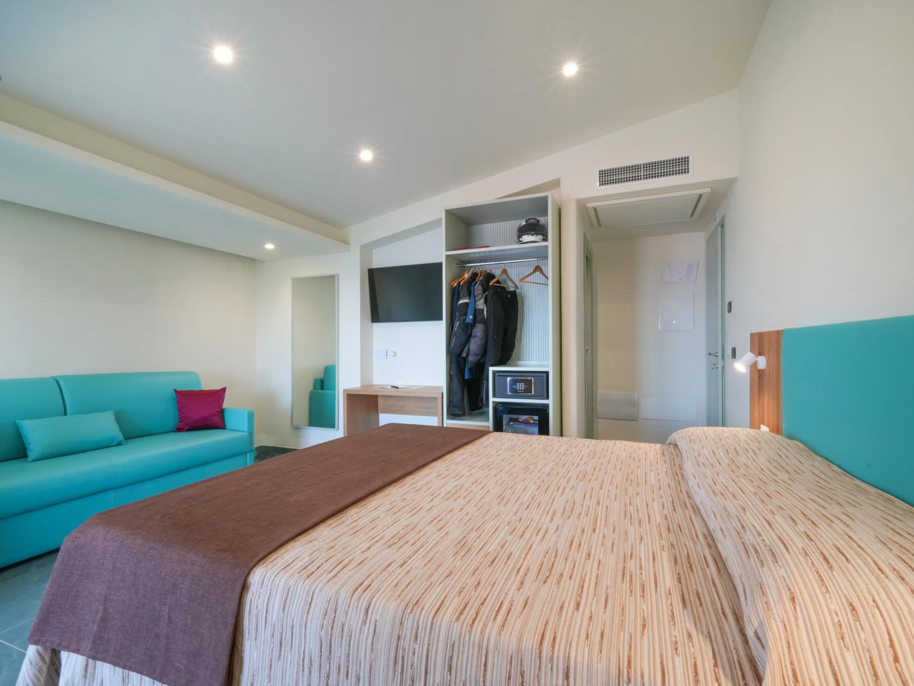 Bed in Hotel MARINELLA parking wi-fi spiaggia attrezzata